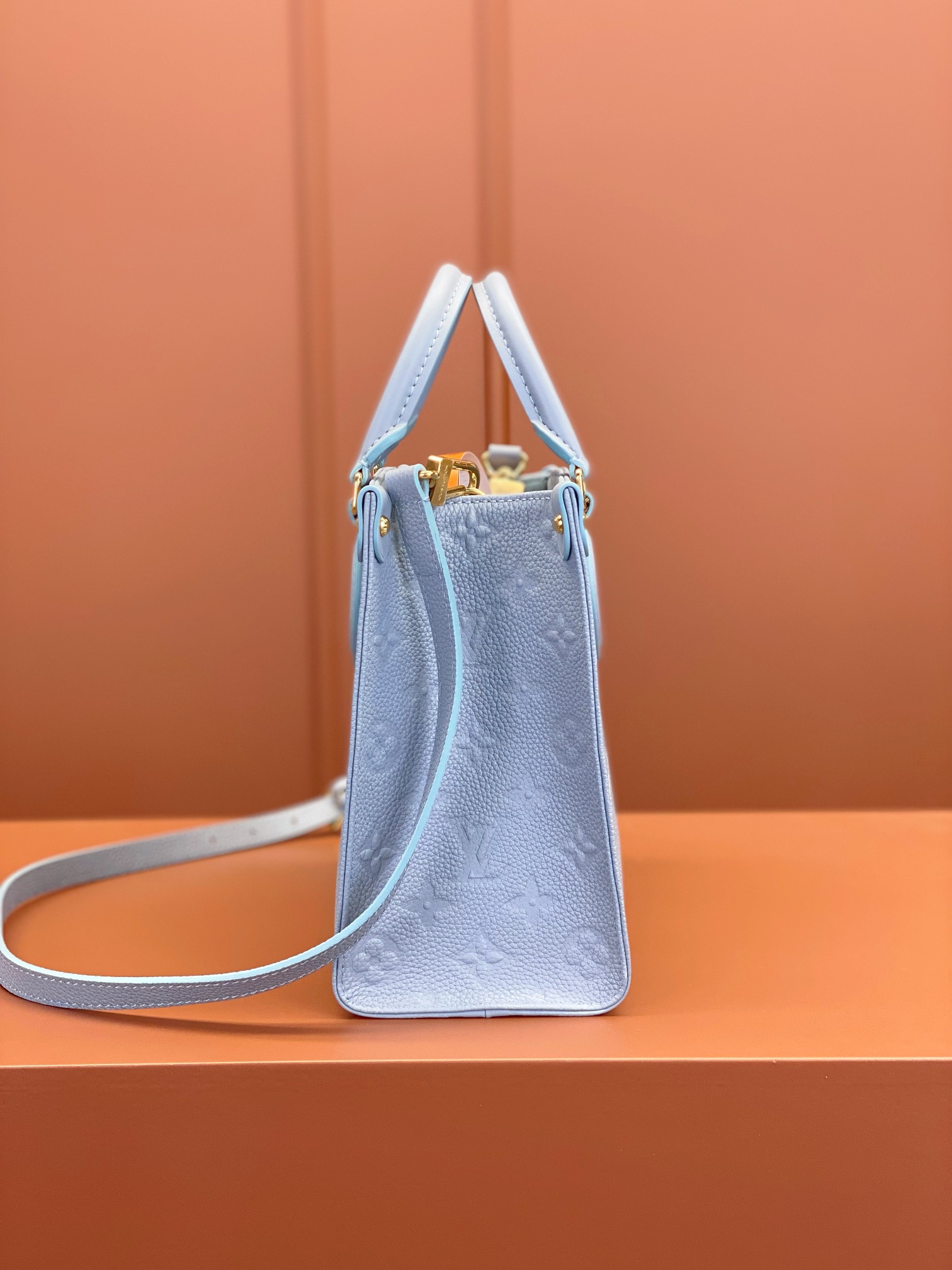 [TOP] Louis Vuitton LV On The Go Bag 25x19x11.5cm - Blue