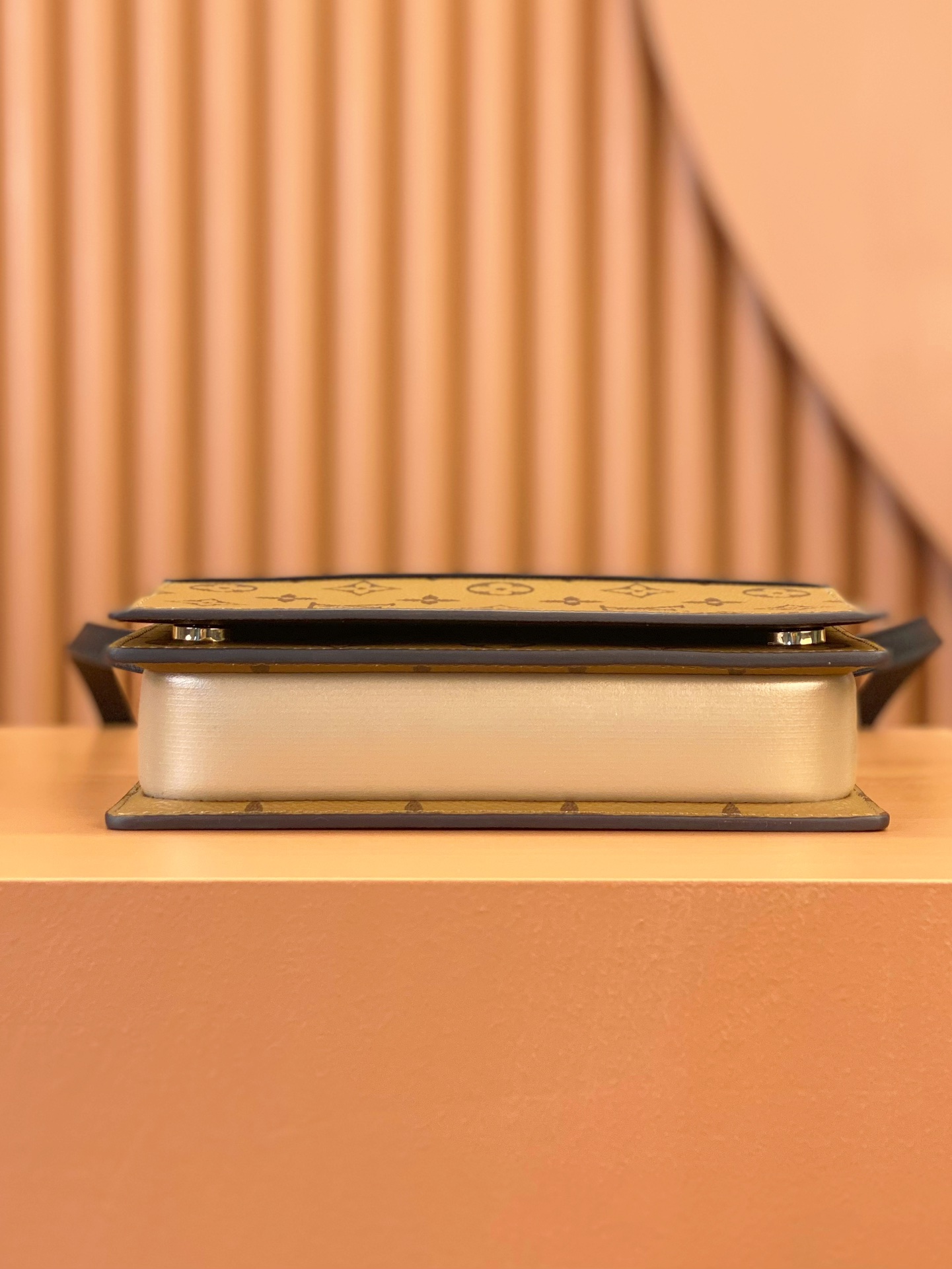 [TOP] Louis Vuitton LV BOOK CHAIN WALLET Bag 20x14x4cm - Brown