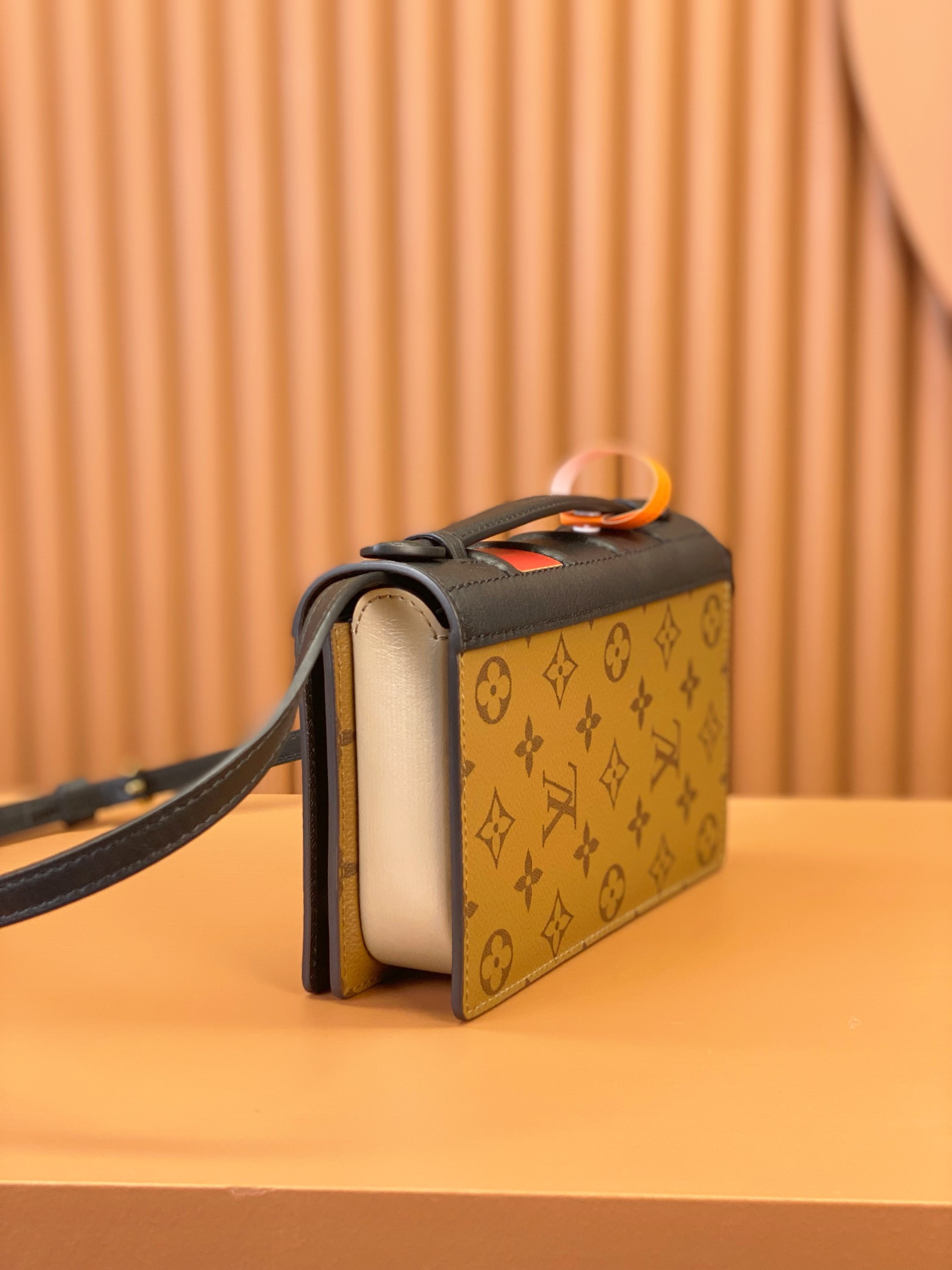 [TOP] Louis Vuitton LV BOOK CHAIN WALLET Bag 20x14x4cm - Brown