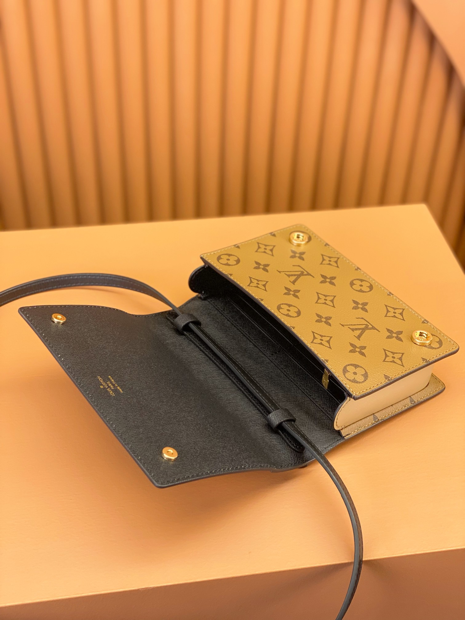 [TOP] Louis Vuitton LV BOOK CHAIN WALLET Bag 20x14x4cm - Brown