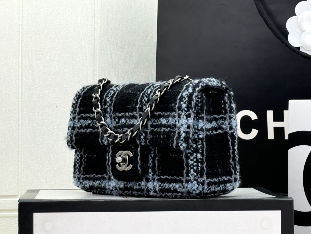 [TOP] CHANEL Woolen Series Plaid Flap Bag 20cm/25cm - Black and Blue