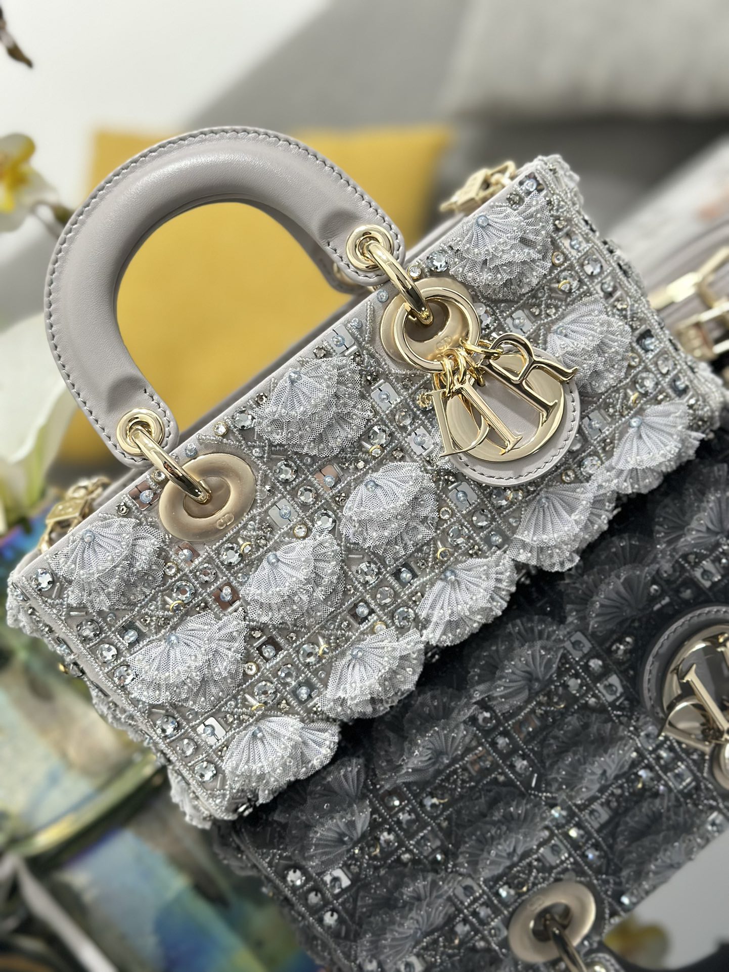 [TOP] Christian Dior Embroidered Lace Bead Lady D-Joy Bag 22*12*6cm - 2 Colour