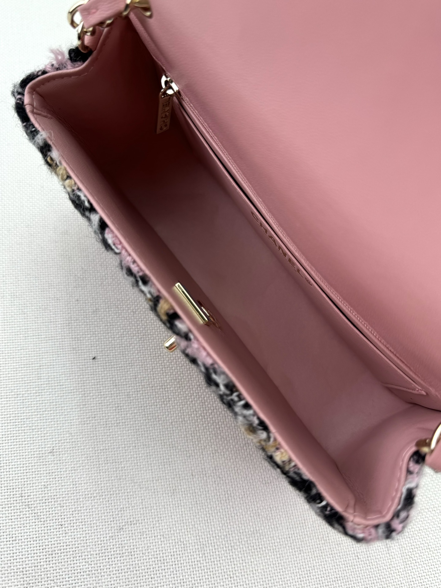 [TOP] CHANEL Wool Tweed Flap Bag 20cm/25cm - Pink and Black