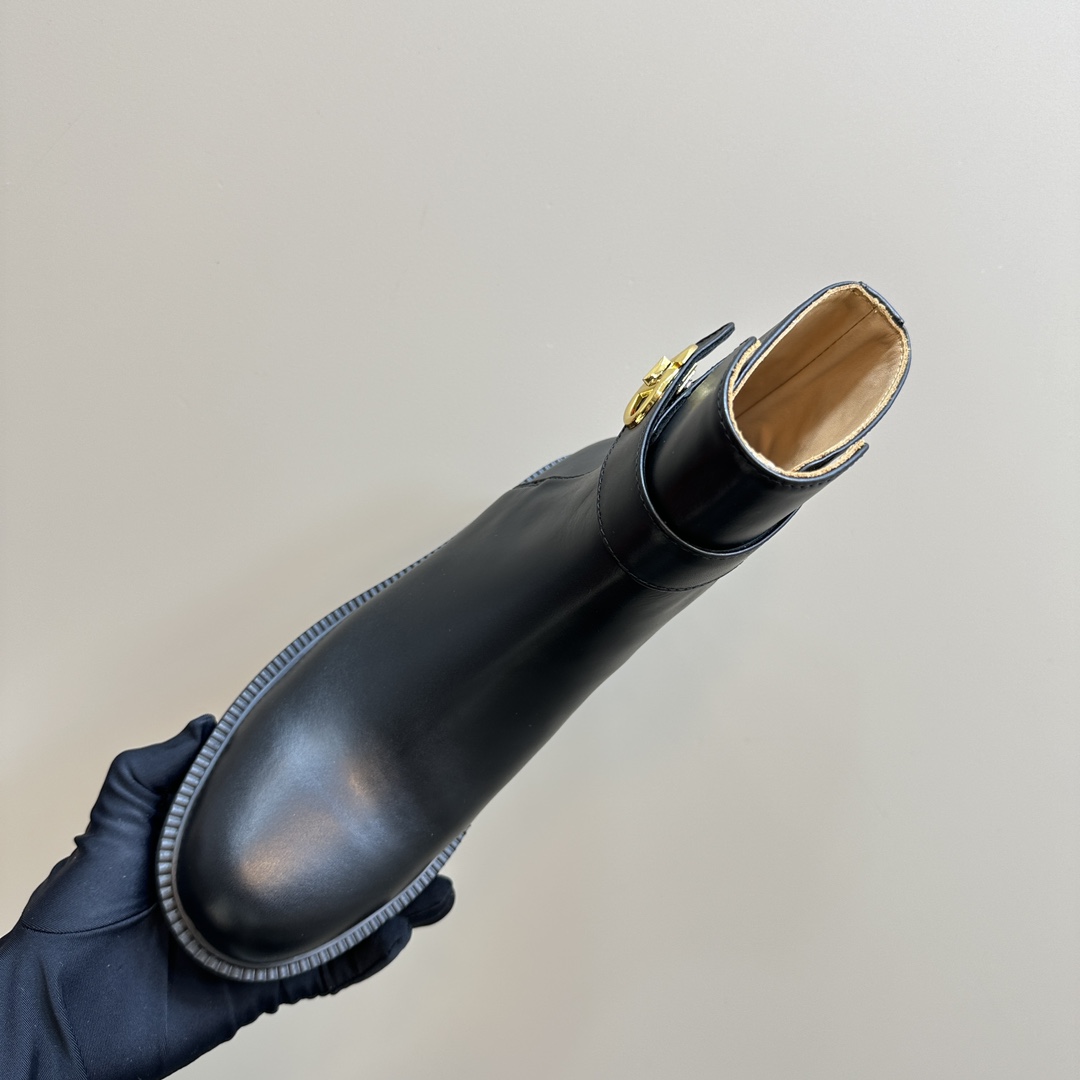 [TOP] VALENTINO Versatile Ankle Boots - Black