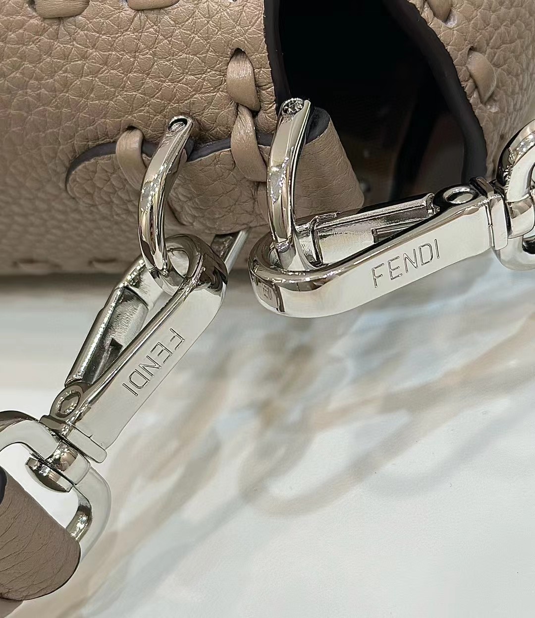 [TOP] FENDI Baguette Bag 26x13x6cm - Khaki