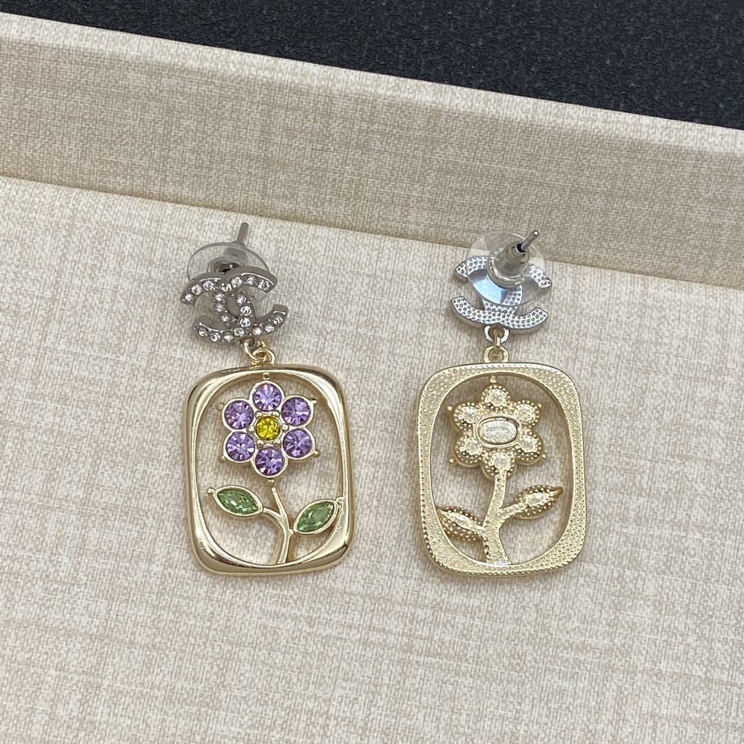 [TOP] CHANEL Flowers  Earrings - Gold