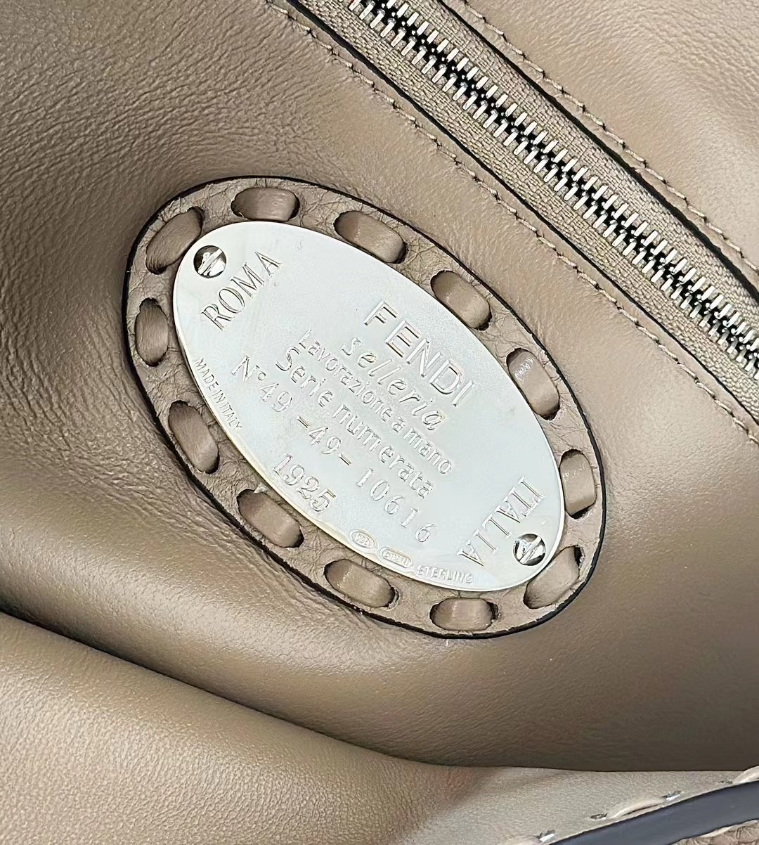 [TOP] FENDI Baguette Bag 26x13x6cm - Khaki