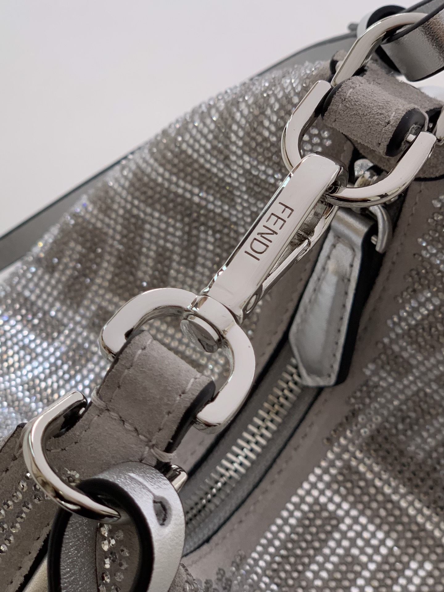 [TOP] FENDI Fendigraphy Mini Bag  20×7.5×13cm- Sliver