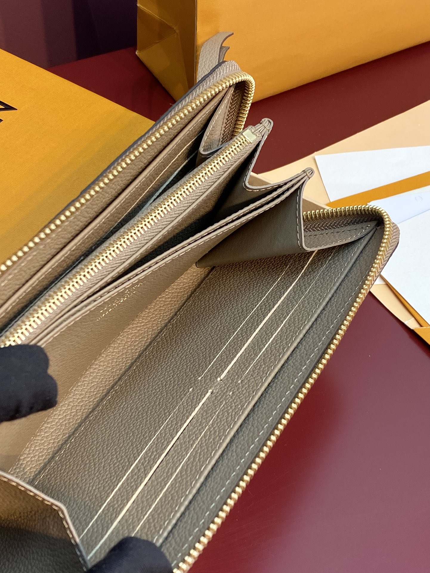 [TOP] Louis Vuitton LV Zippy Wallet Monogram Empreinte Leather 19.5x10cm - Khaki