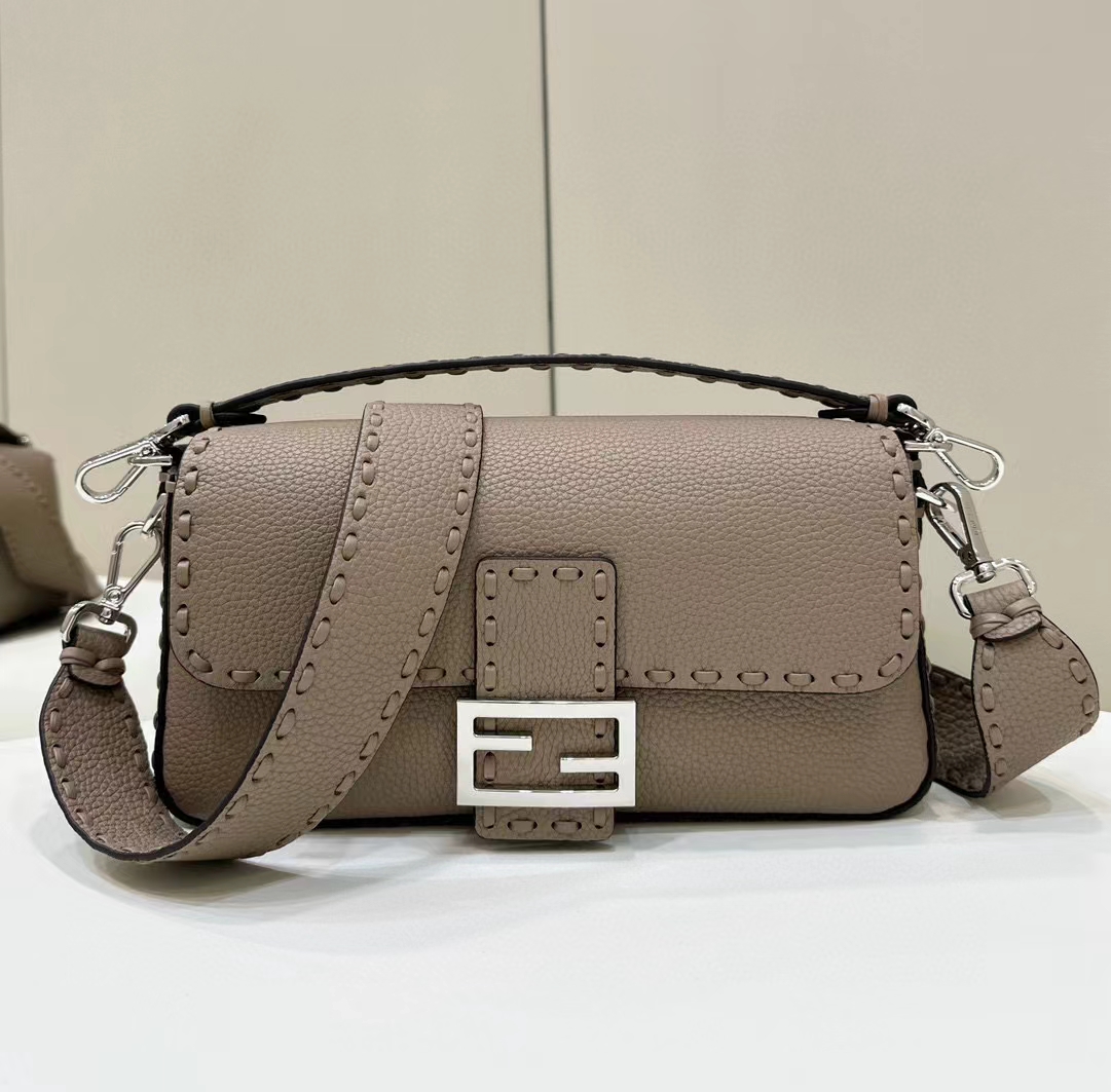 [TOP] FENDI Baguette Bag 26x13x6cm - Khaki