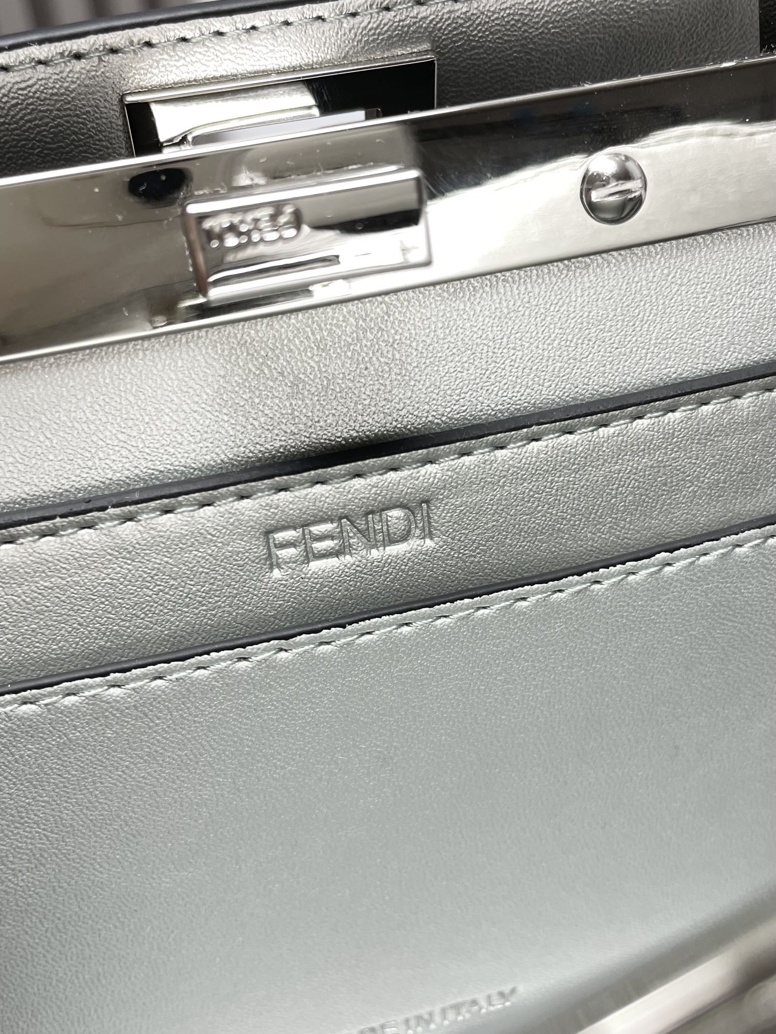 [TOP] FENDI Peekaboo ISeeU Petite Bag 20x11x15cm - Sliver