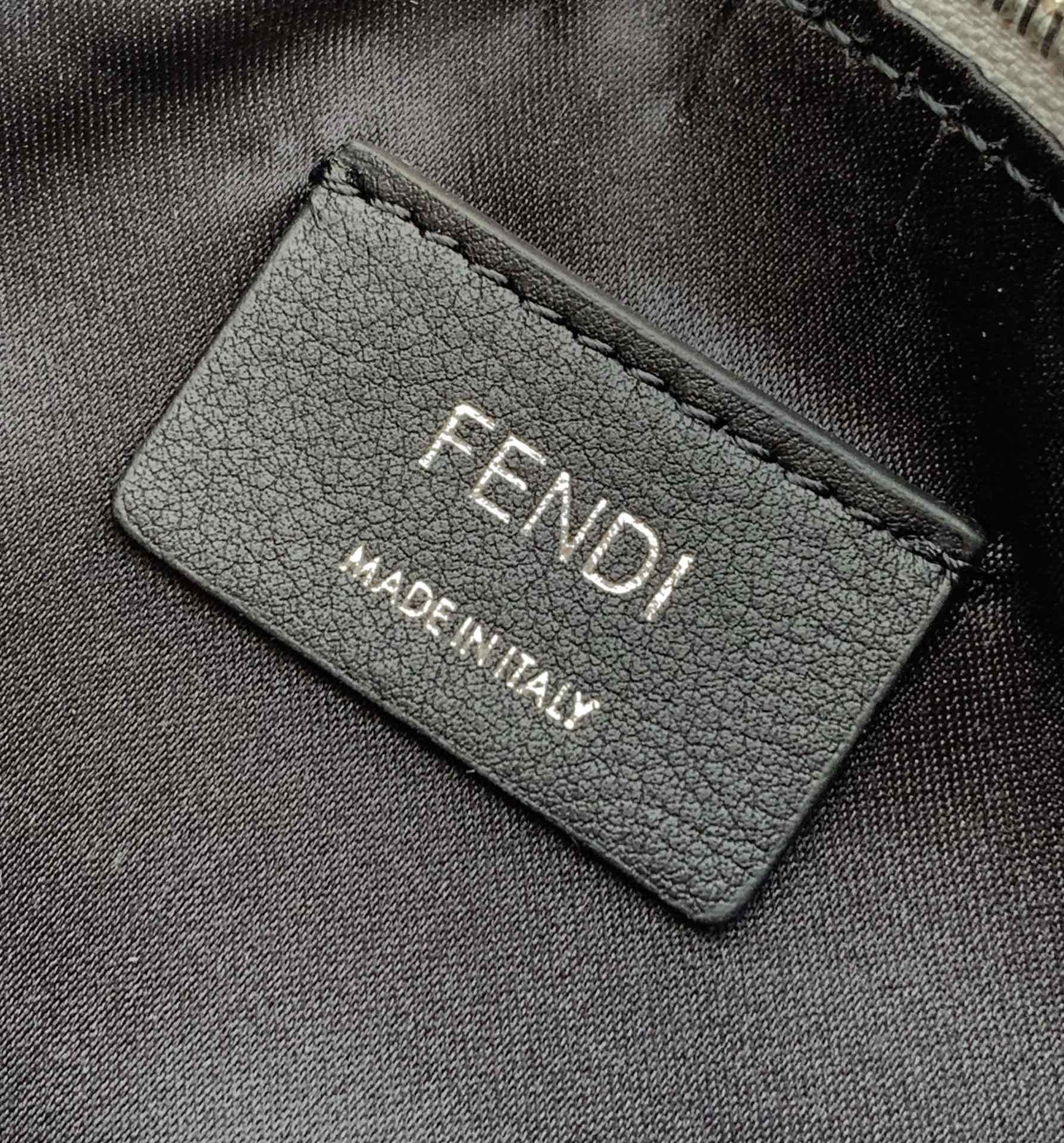 [TOP] FENDI Fendigraphy Mini Bag  20×7.5×13cm- Sliver