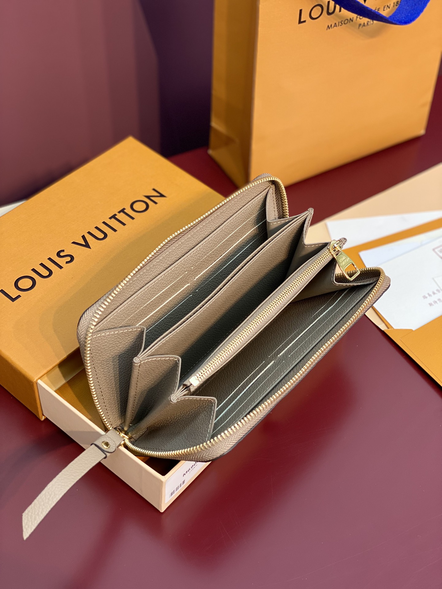 [TOP] Louis Vuitton LV Zippy Wallet Monogram Empreinte Leather 19.5x10cm - Khaki