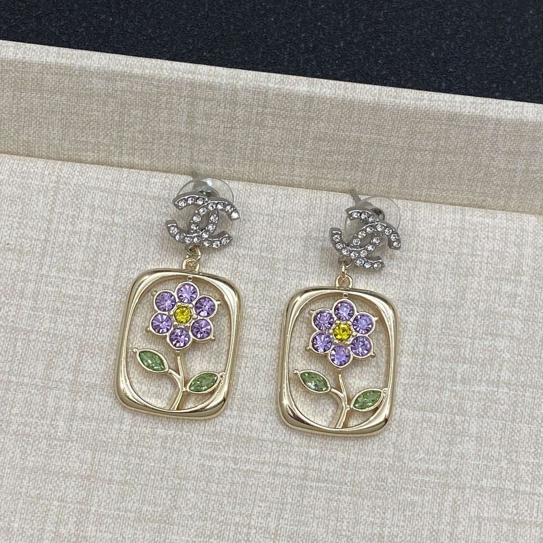 [TOP] CHANEL Flowers  Earrings - Gold