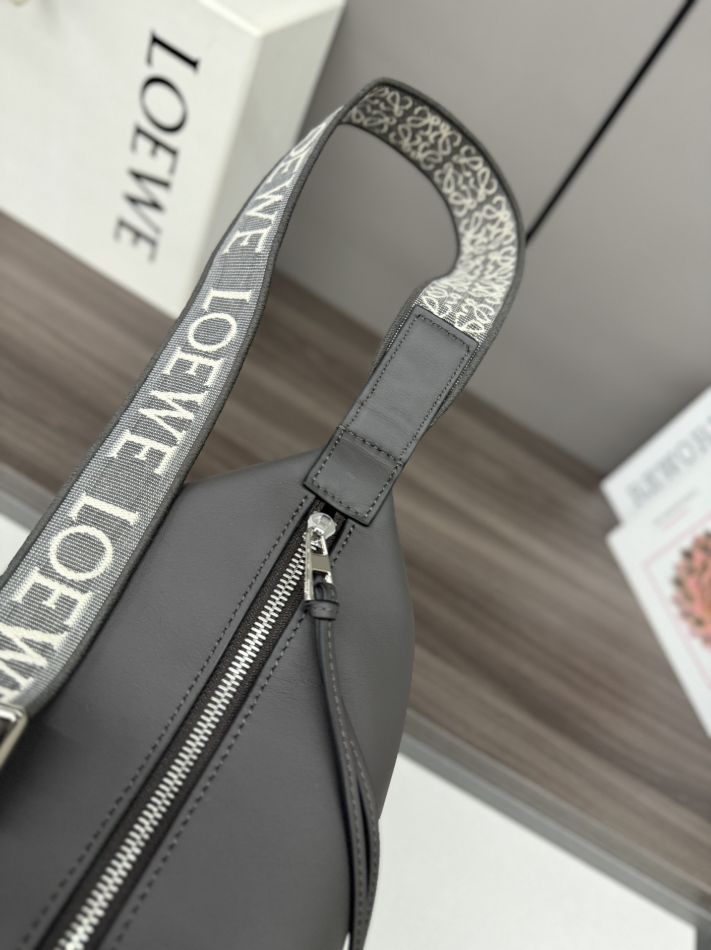 [TOP] LOEWE Cubi Bag Anagram Bag Cow Leather 44*30*18cm - Green