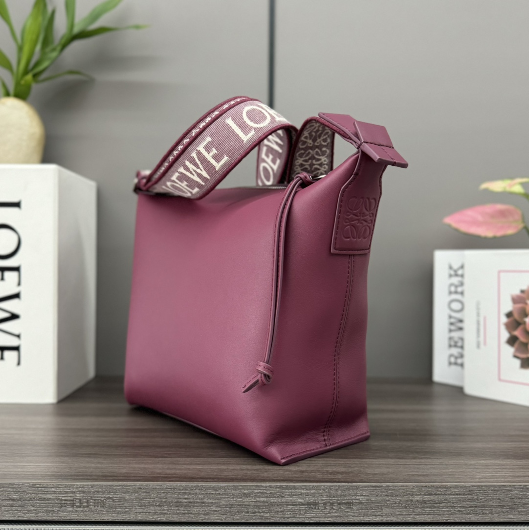 [TOP] LOEWE Cubi Bag Anagram Bag Cow Leather 29*10.5*22cm - Red
