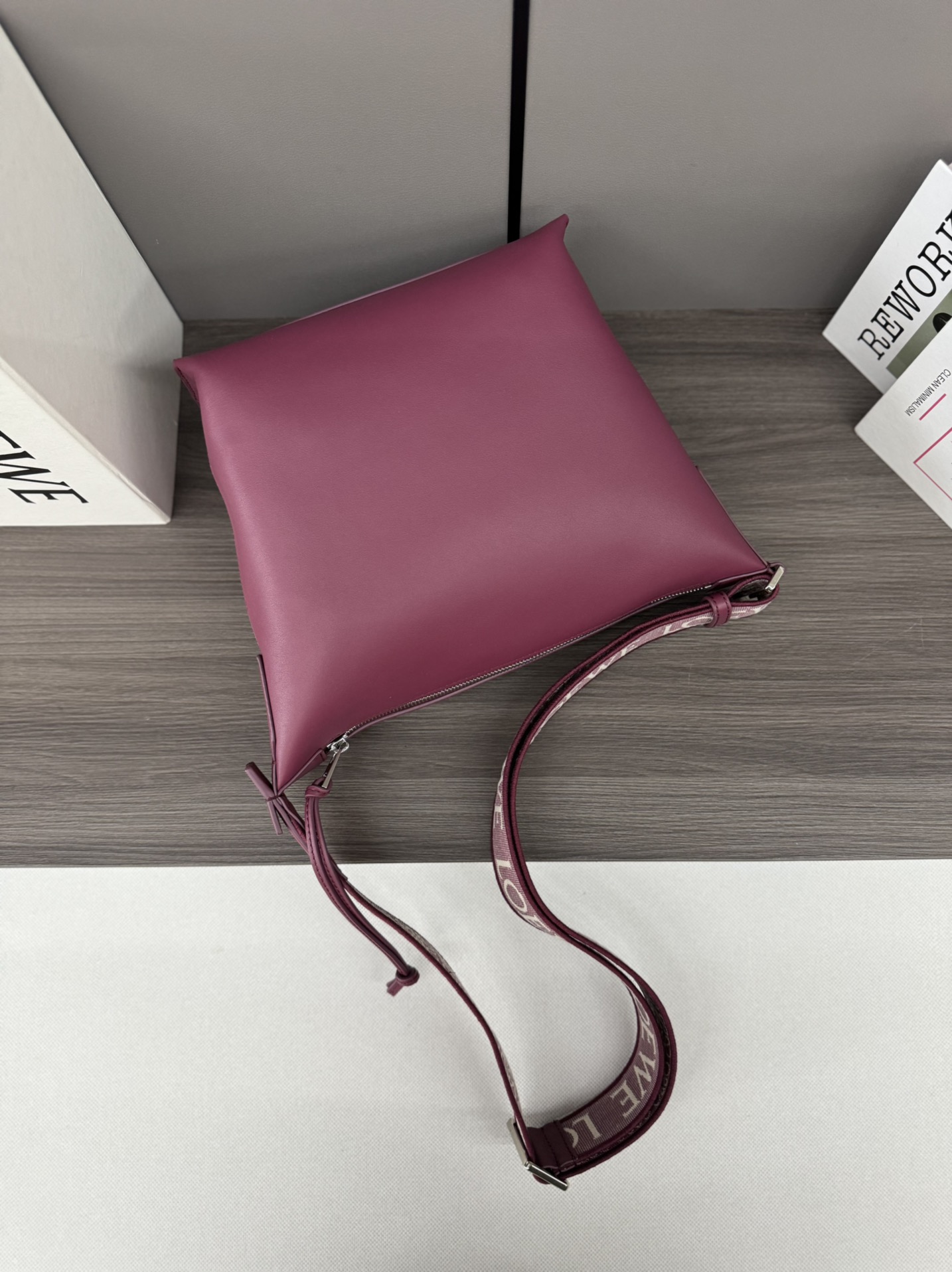 [TOP] LOEWE Cubi Bag Anagram Bag Cow Leather 29*10.5*22cm - Red
