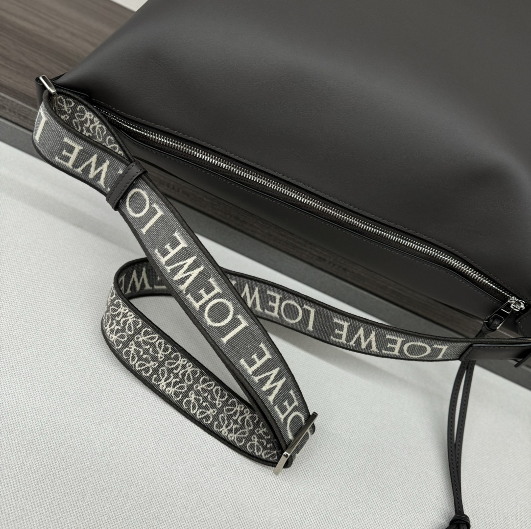 [TOP] LOEWE Cubi Bag Anagram Bag Cow Leather 44*30*18cm - Green