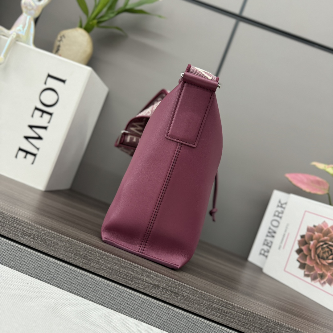 [TOP] LOEWE Cubi Bag Anagram Bag Cow Leather 29*10.5*22cm - Red