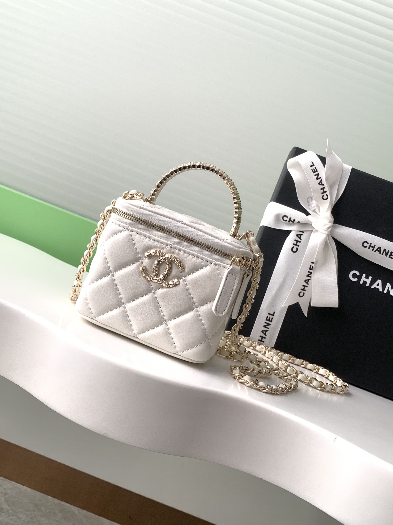 [TOP] CHANEL Vanity Case Lambskin with Diamonds Handle 8.5x11x7cm/9.5x17x8cm - 4 Color