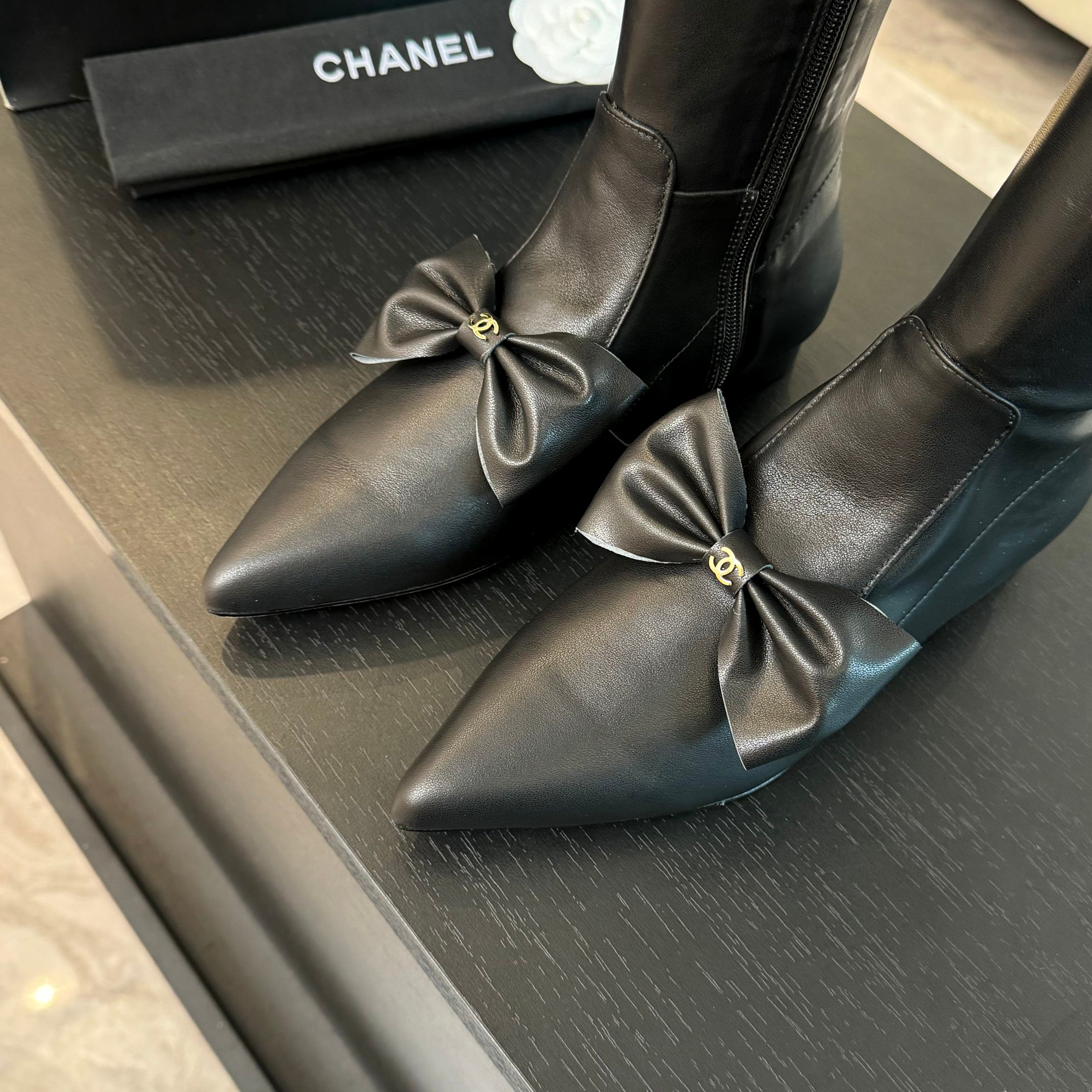 [TOP] CHANEL Pointy Boots With Big Bows - 3 Colour