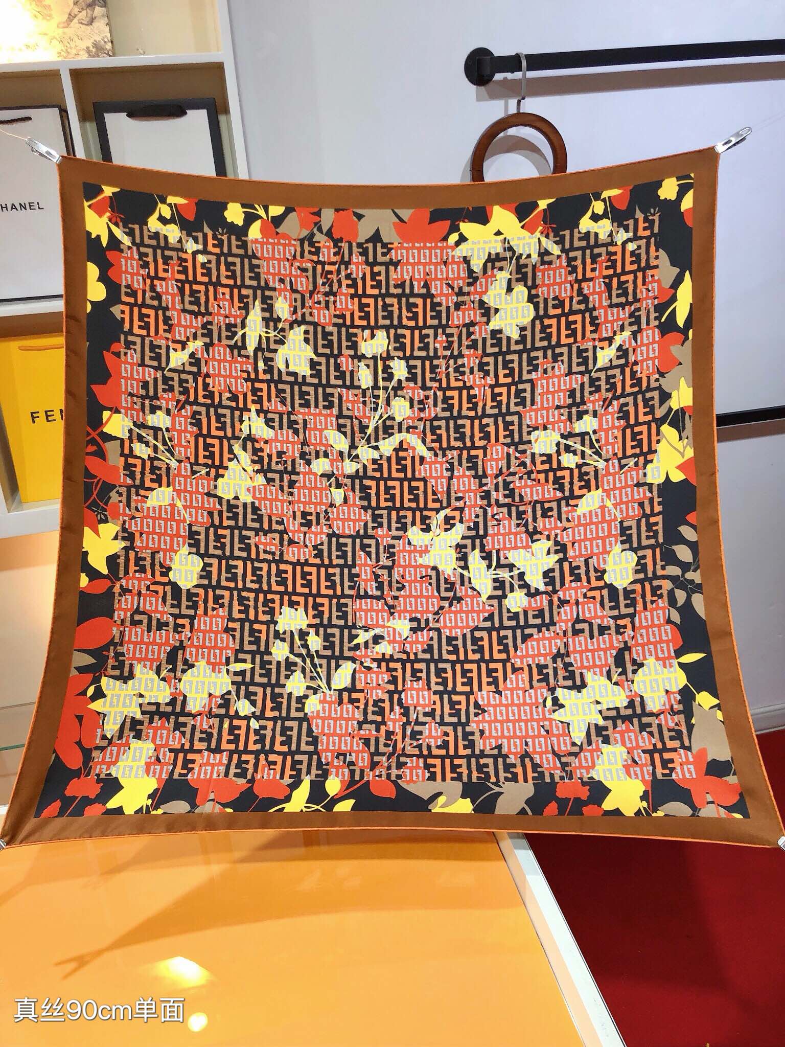 [TOP] FENDI FF Square Scarf 90 x 90 cm - 2 Colors