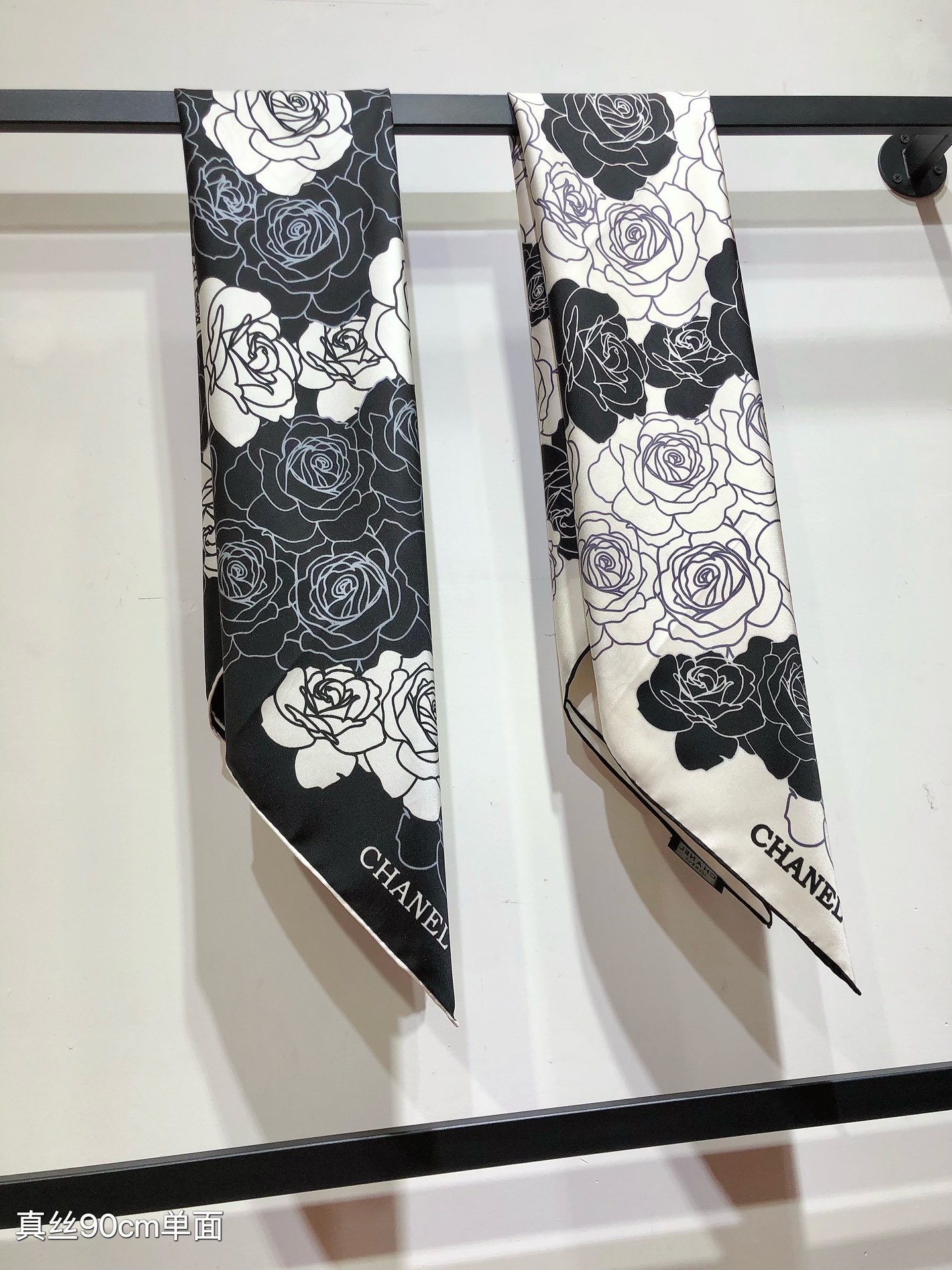 [TOP] CHANEL Silk Scarf 90 x 90 cm-2 Colors