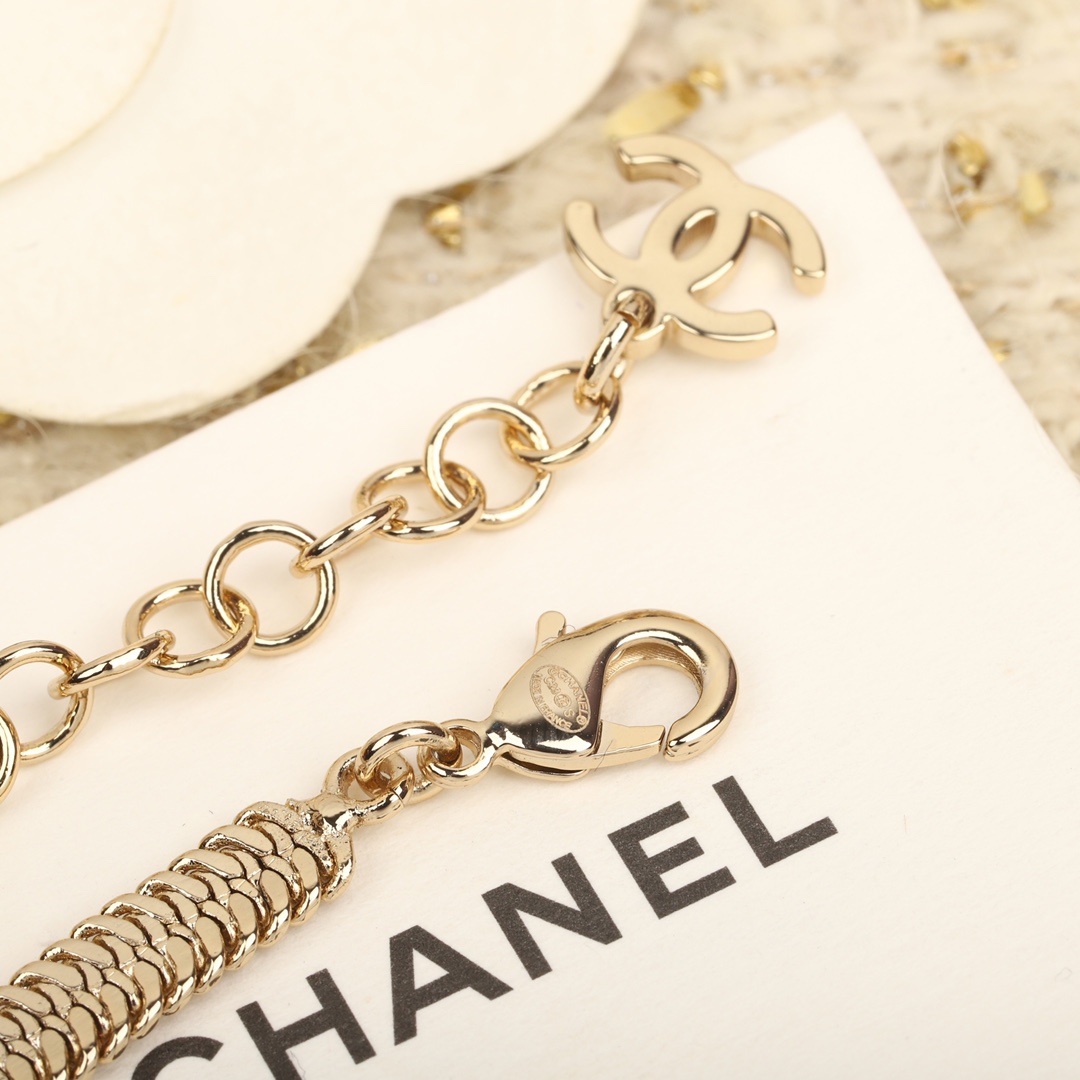 [TOP] CHANEL Bracelet - Gold