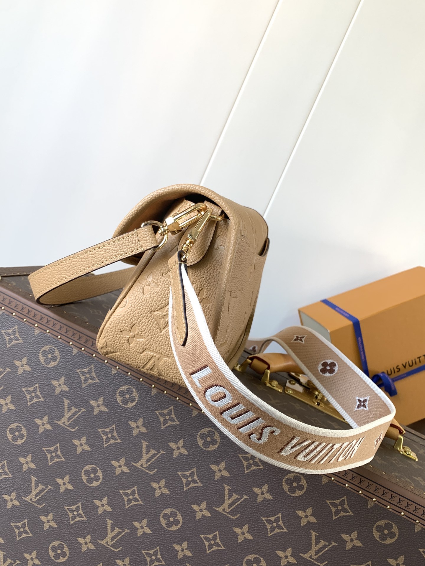 [TOP] Louis Vuitton LV Diane Bag 23 × 16 × 8.5 cm-Apricot