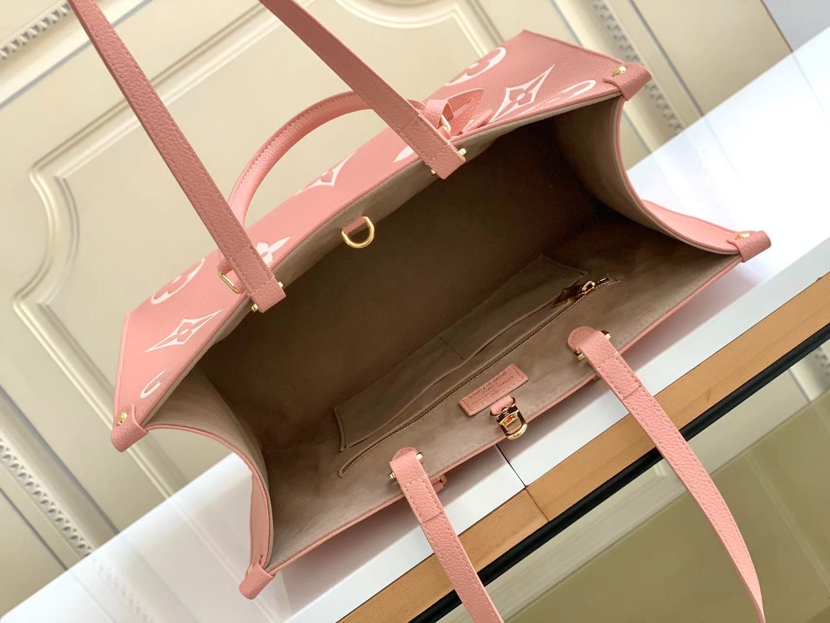 [TOP] Louis Vuitton LV Monogram Enpreinte On The Go Bag 35x27x14cm - Pink