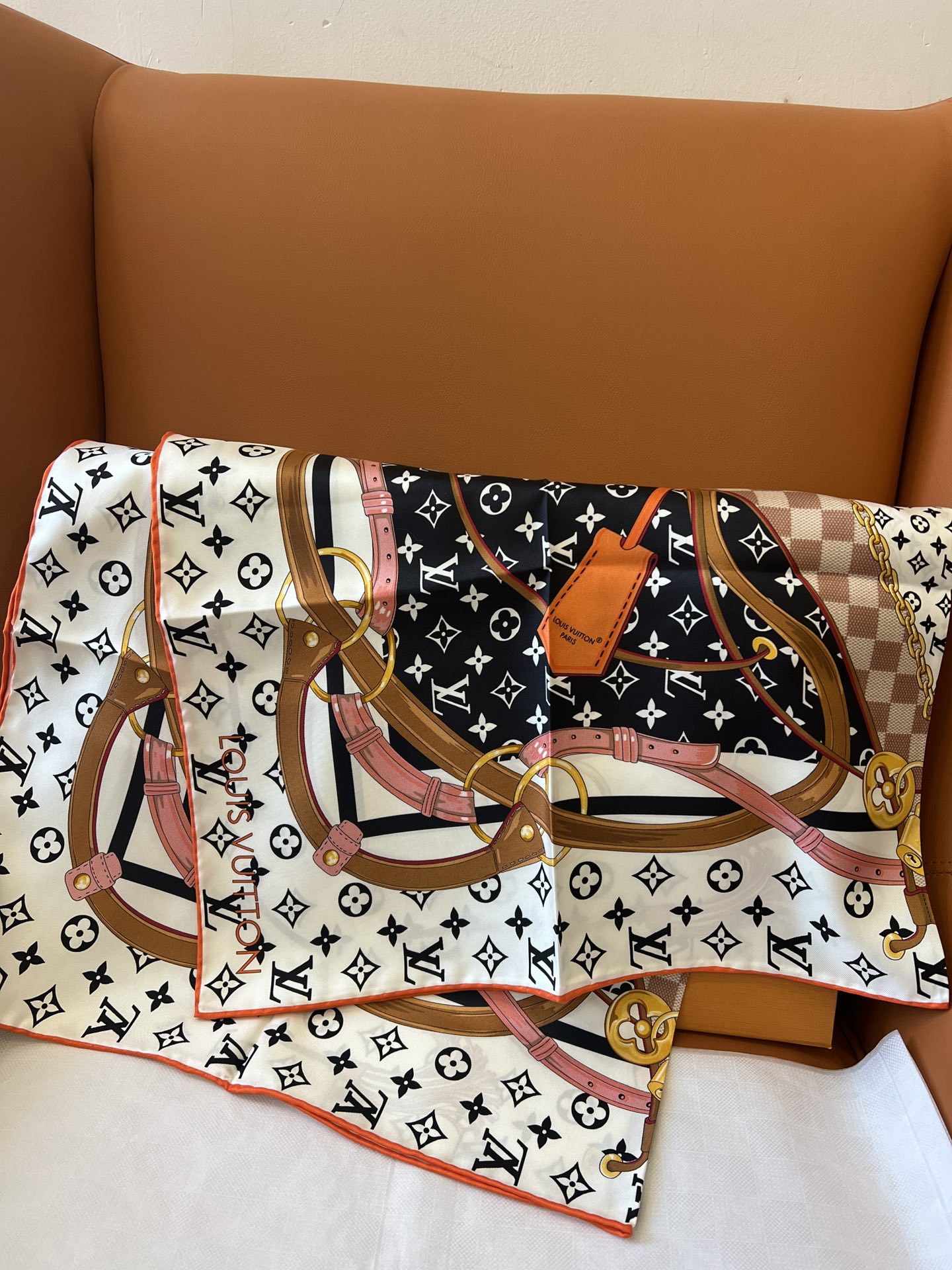 [TOP] Louis Vuitton LV Square Silk Scarf 90×90 cm-White