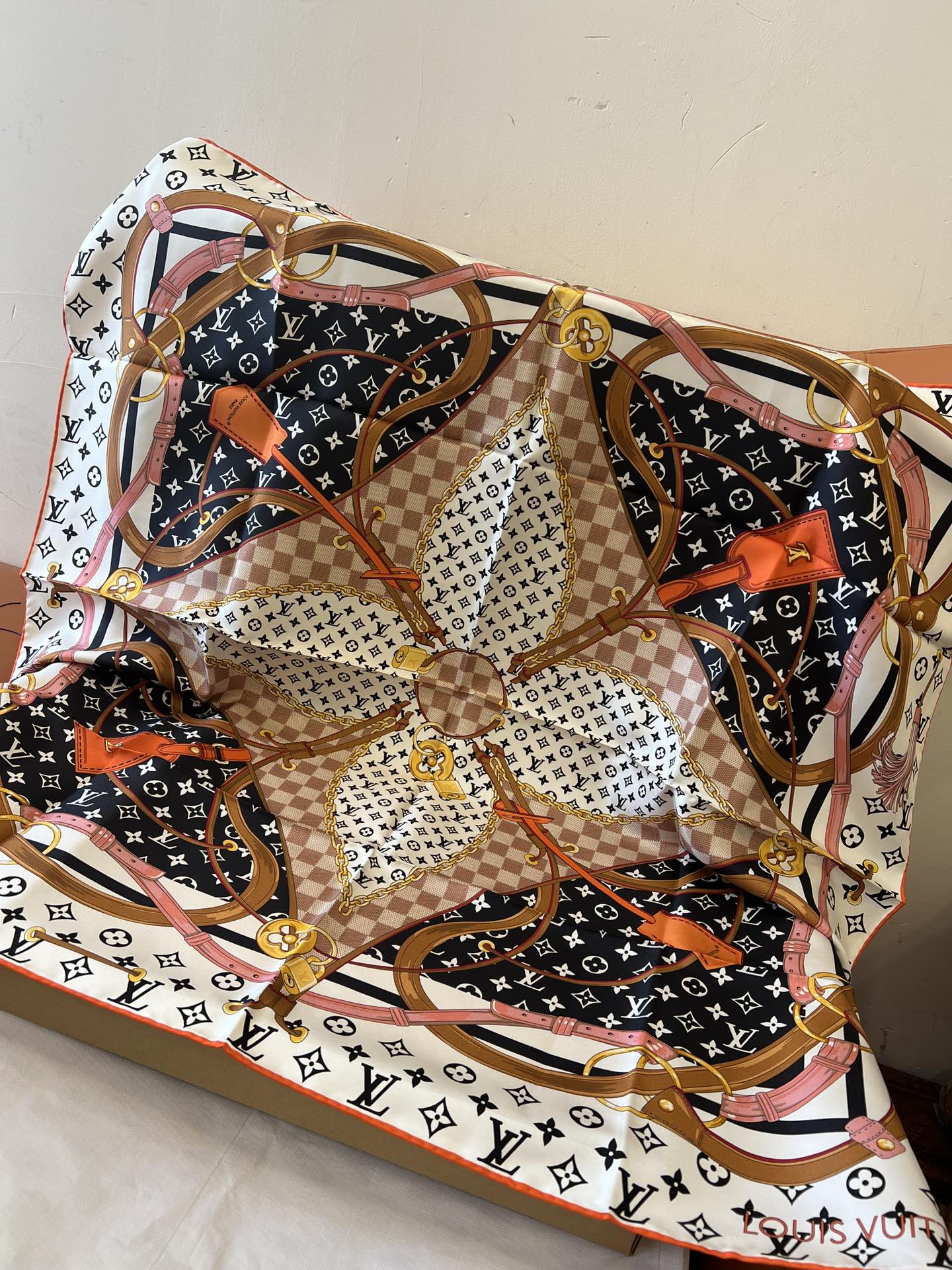 [TOP] Louis Vuitton LV Square Silk Scarf 90×90 cm-White