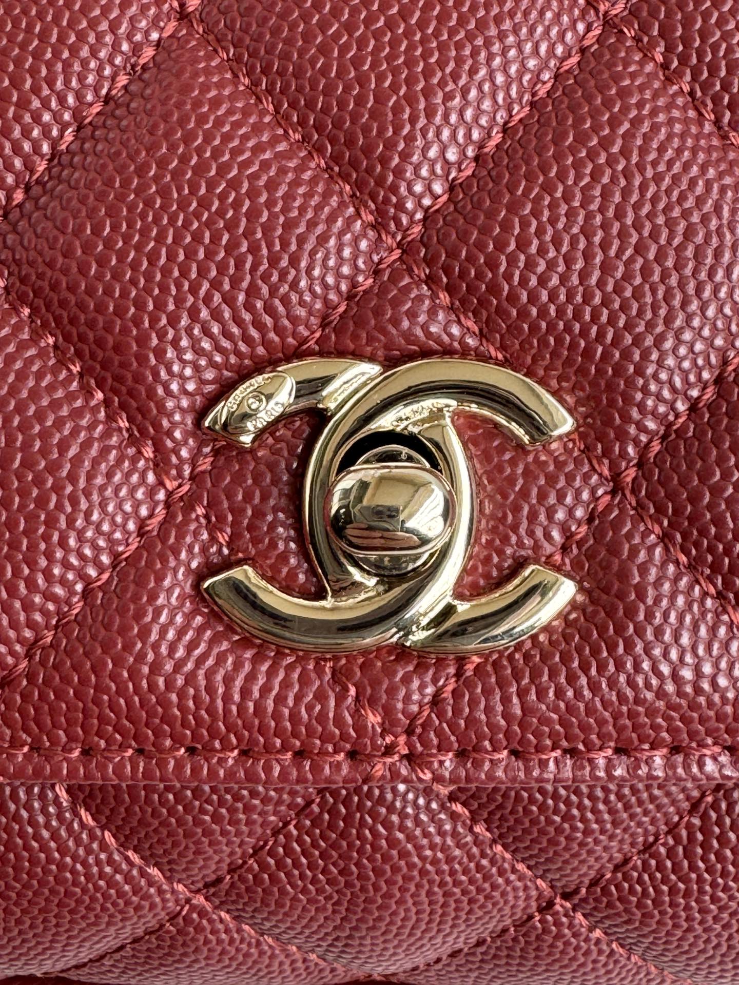 [TOP] CHANEL Particle Embossed Calfskin CoCo Handle Bags 19CM - Red - GHW