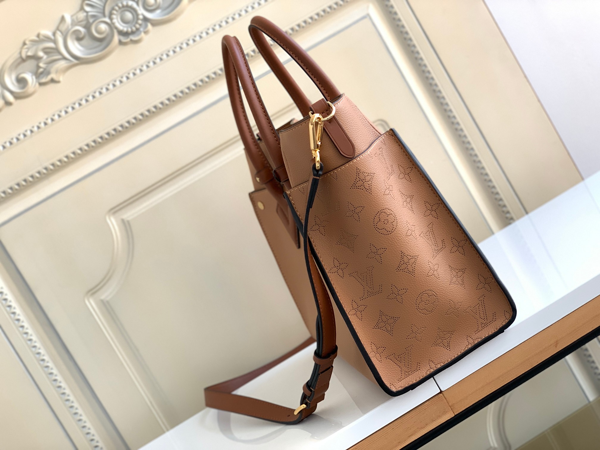 [TOP] Louis Vuitton LV On My Side Leather Bag 30.5x24.5x14cm - Brown