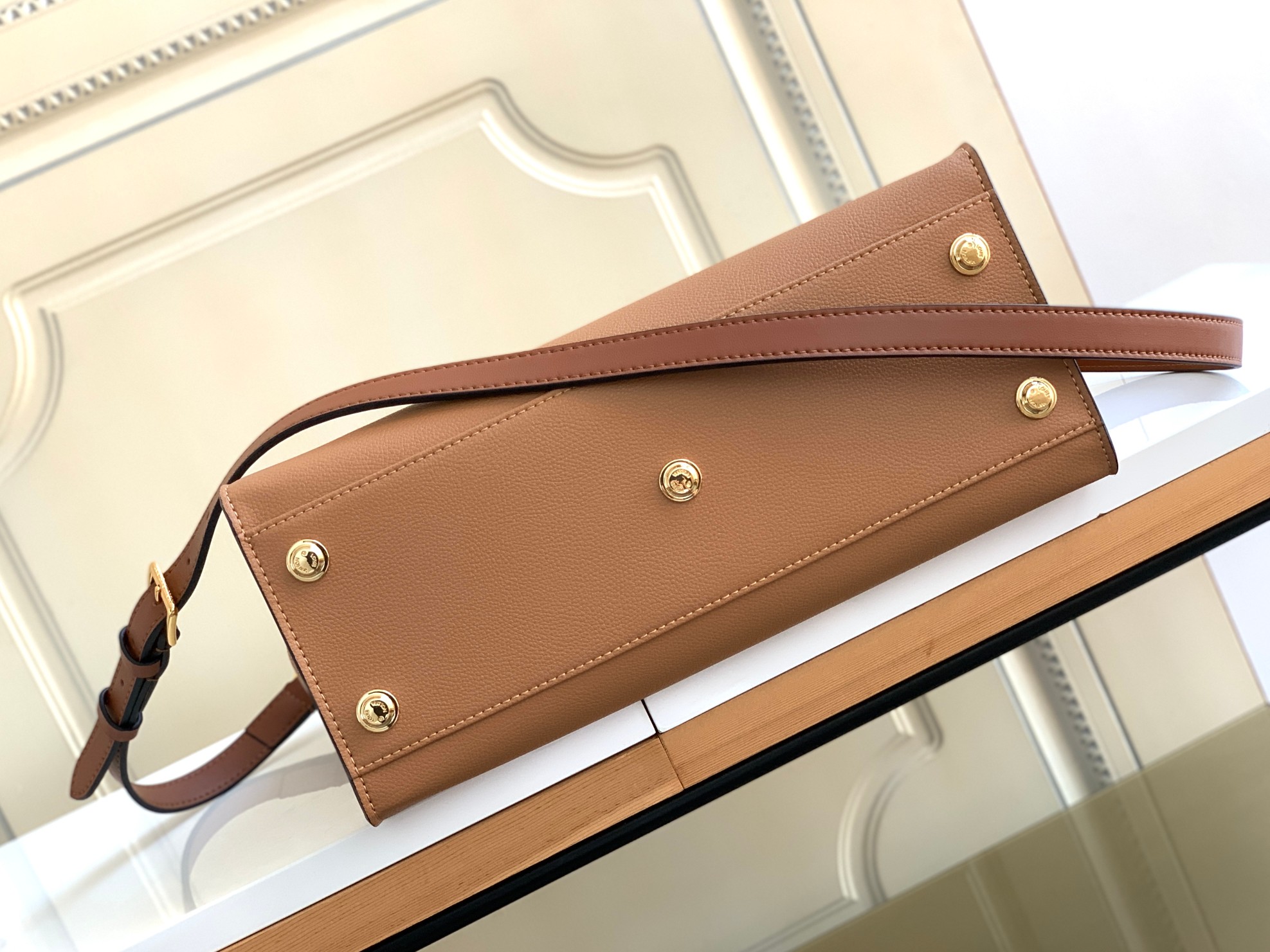 [TOP] Louis Vuitton LV On My Side Leather Bag 30.5x24.5x14cm - Brown