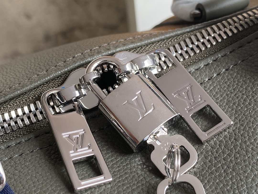 [TOP] Louis Vuitton LV Keepall BANDOULIÈRE 50 Travel Bag 50 x 29 x 23 cm - Green