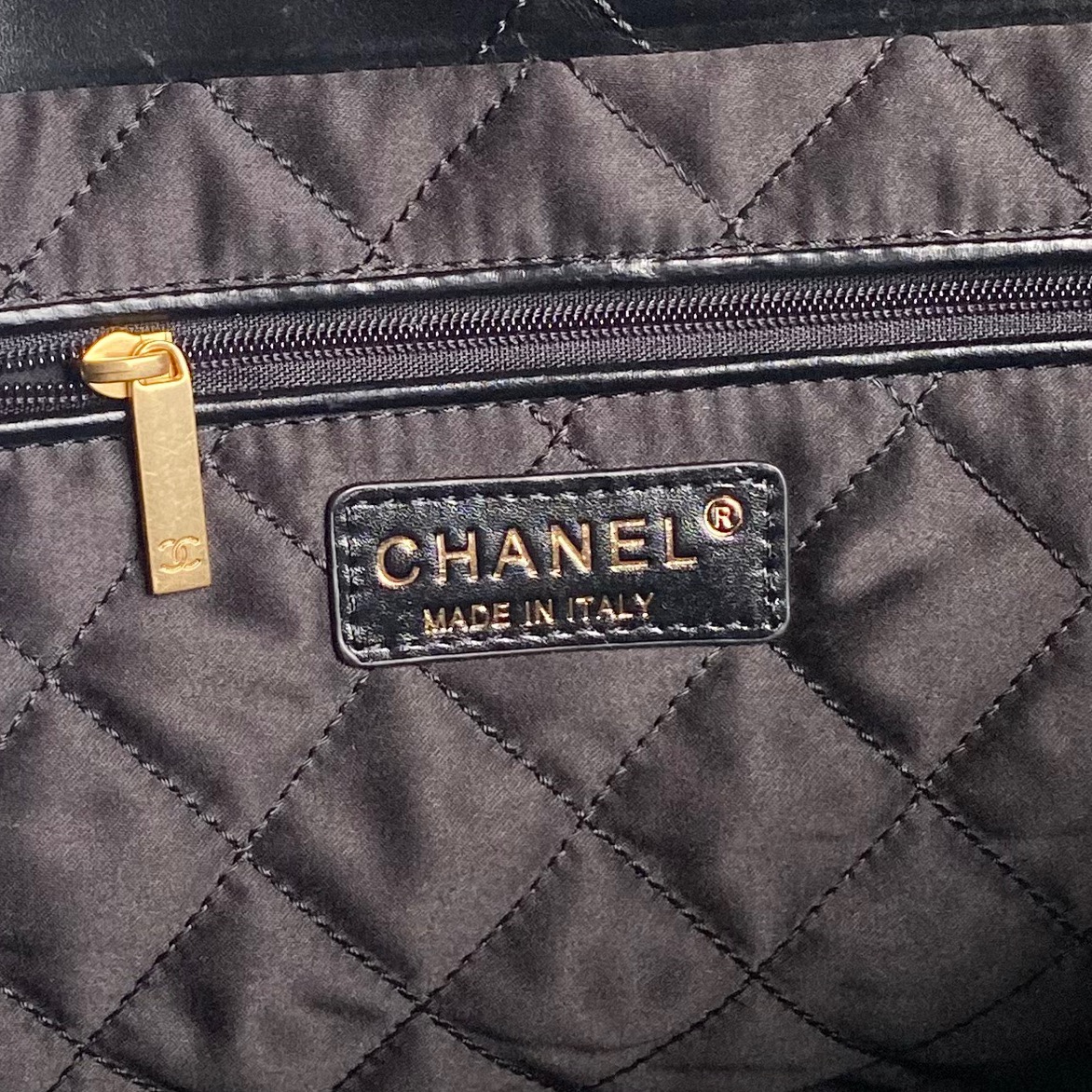 [TOP] CHANEL 22 Bag with 2 Pockets 35x37x7cm/39x42x8cm - Black