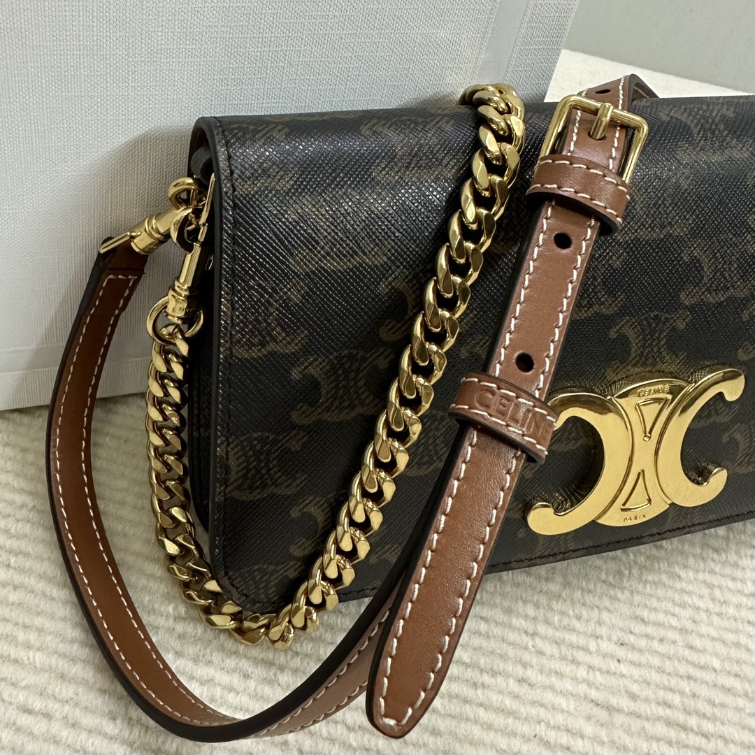 [TOP] CELINE Triomphe Chain Shoulder Bag Cowhide with Logo-printed 20.5x11x4cm - 2Colour