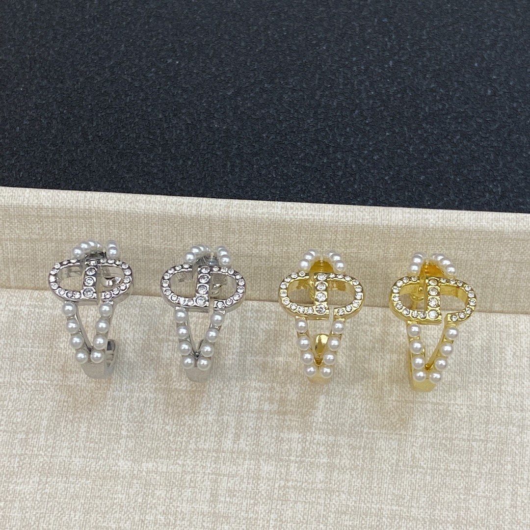 [TOP] Christian Dior Pearl Earrings - 2 Color