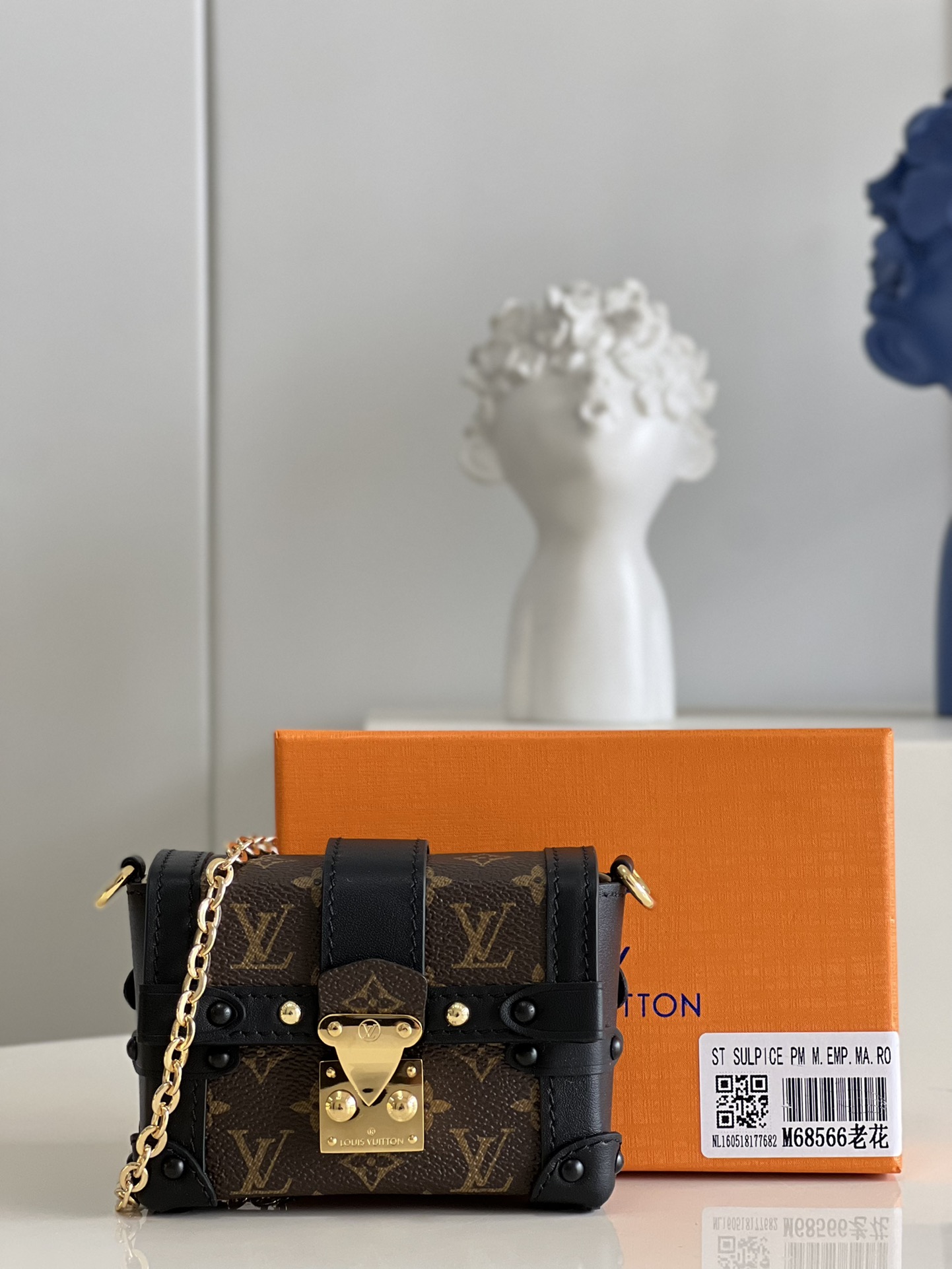 [TOP] Louis Vuitton LV Essential Trunk Bag 7.5 x 10.5 x 4.0 cm - 2 Colors