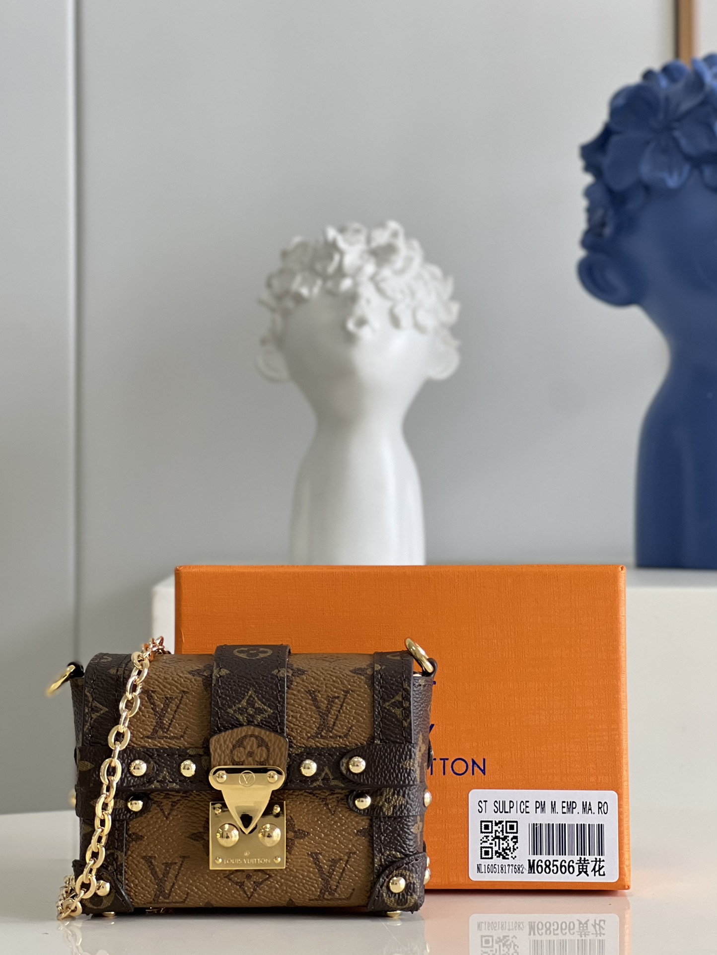 [TOP] Louis Vuitton LV Essential Trunk Bag 7.5 x 10.5 x 4.0 cm - 2 Colors