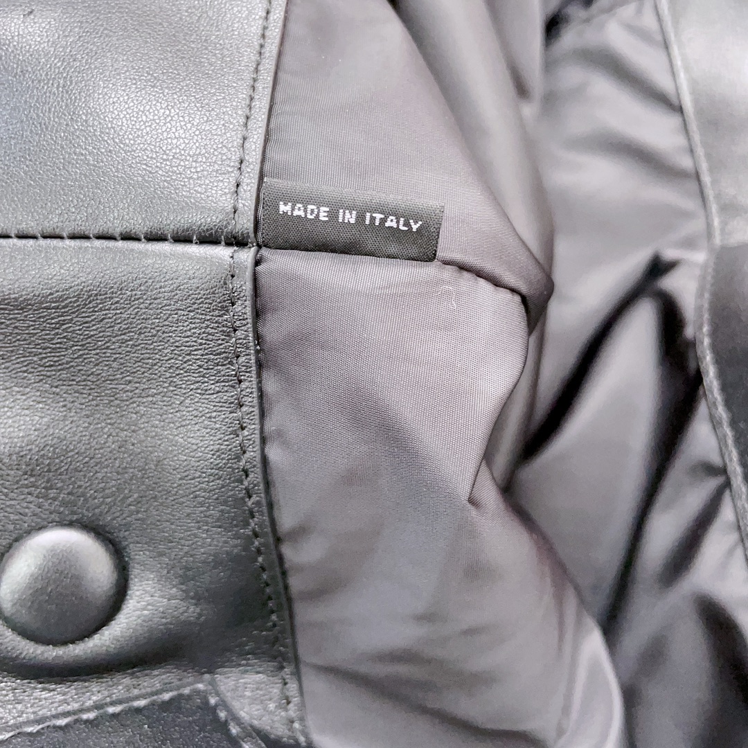 [TOP] Miu Miu Hobo Calfskin Tote Bag 39 x 38.5 x 11 cm - Black