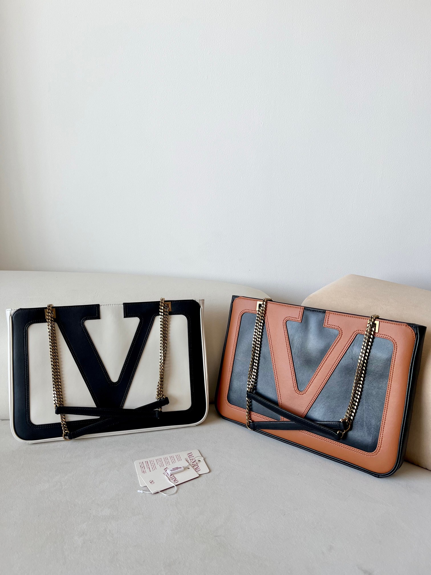 [TOP] VALENTINO Vlogo Superstar Tote Bag Lambskin 27x18x3cm/37x26x2cm/45x35x3.5cm - 2 Color