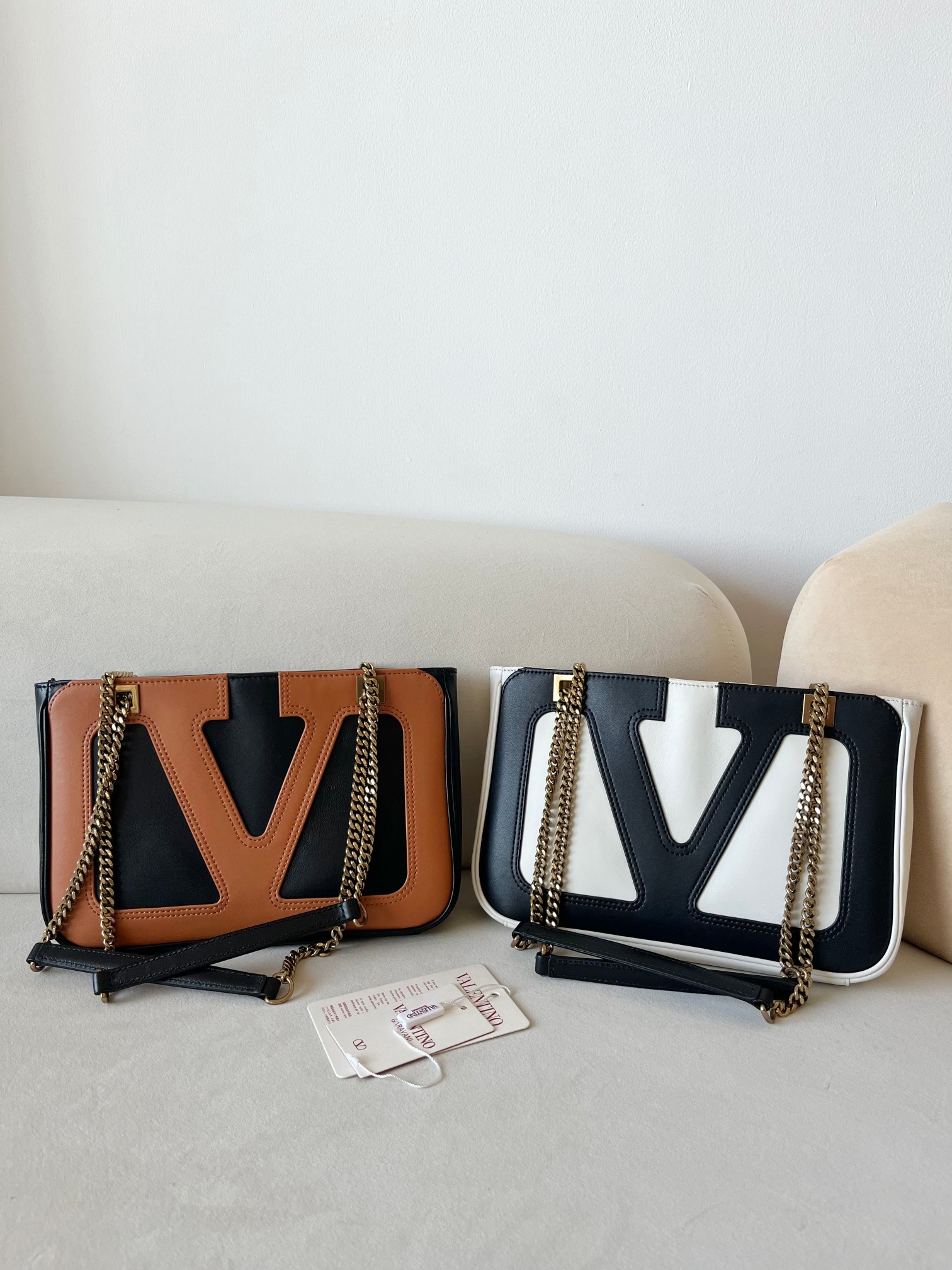 [TOP] VALENTINO Vlogo Superstar Tote Bag Lambskin 27x18x3cm/37x26x2cm/45x35x3.5cm - 2 Color