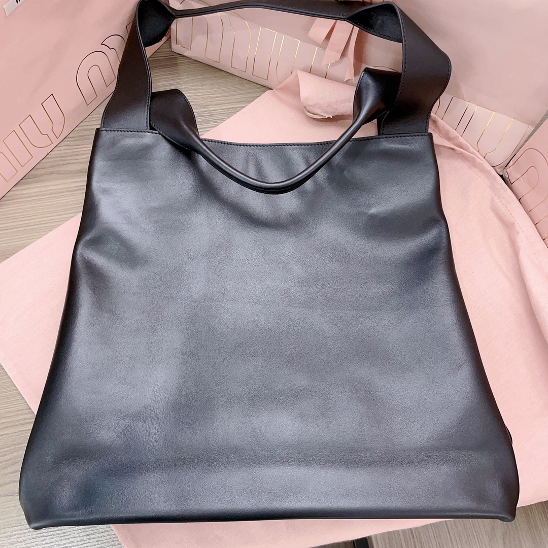 [TOP] Miu Miu Hobo Calfskin Tote Bag 39 x 38.5 x 11 cm - Black