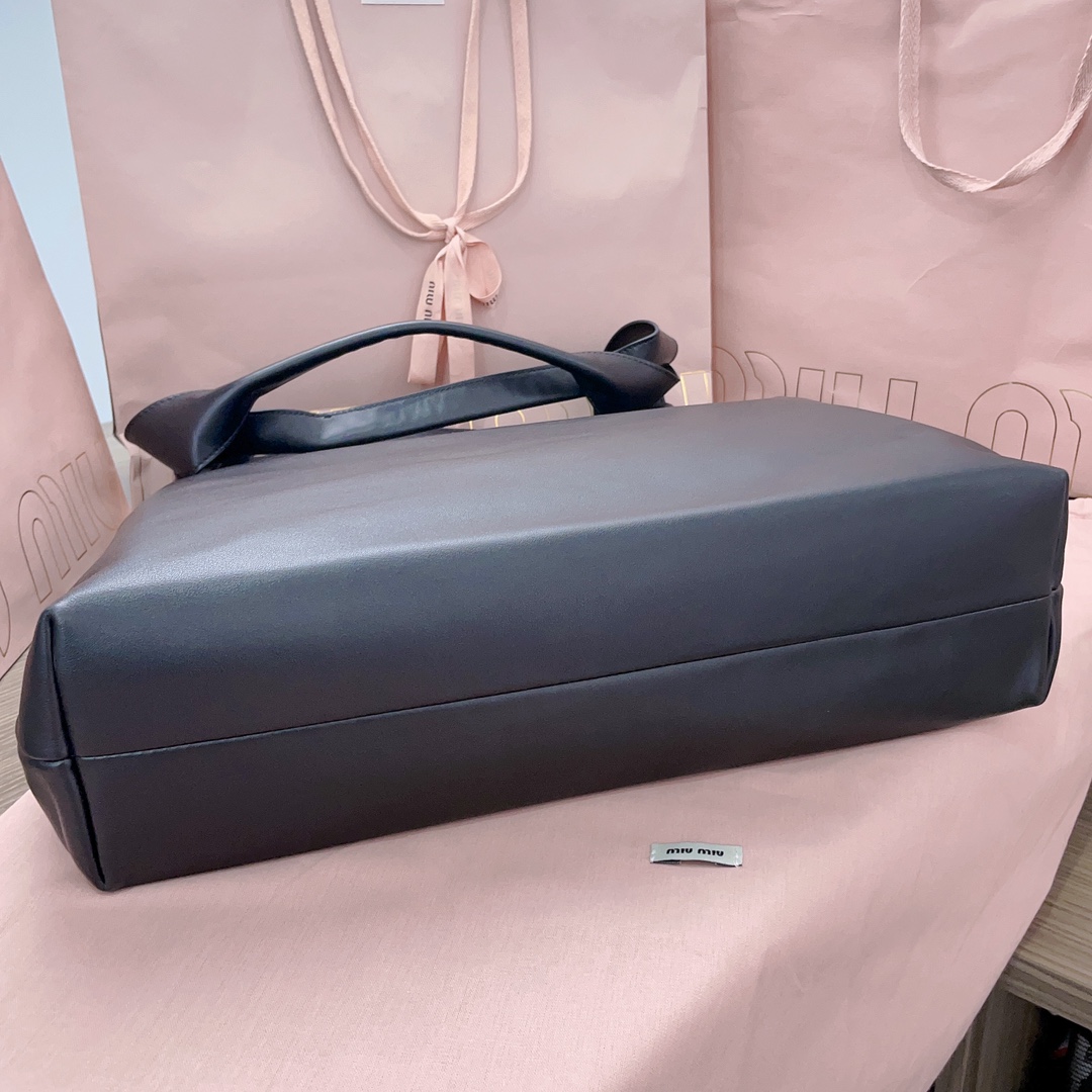 [TOP] Miu Miu Hobo Calfskin Tote Bag 39 x 38.5 x 11 cm - Black