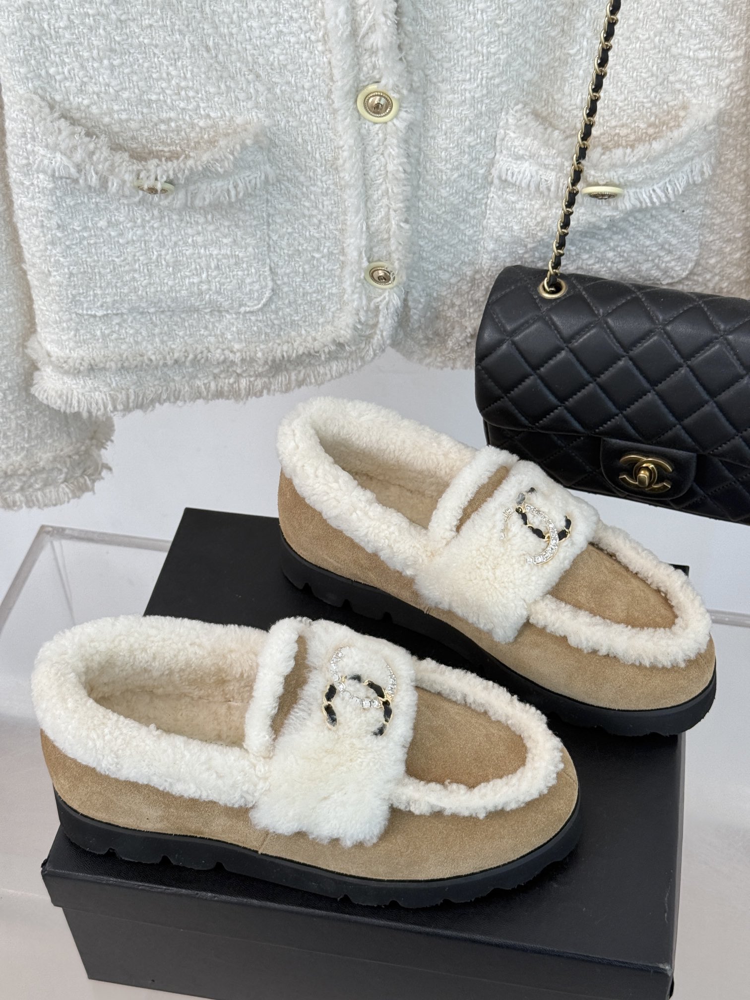 [TOP] CHANEL CC Furry Loafers with Lambskin Lining - 2 Colors