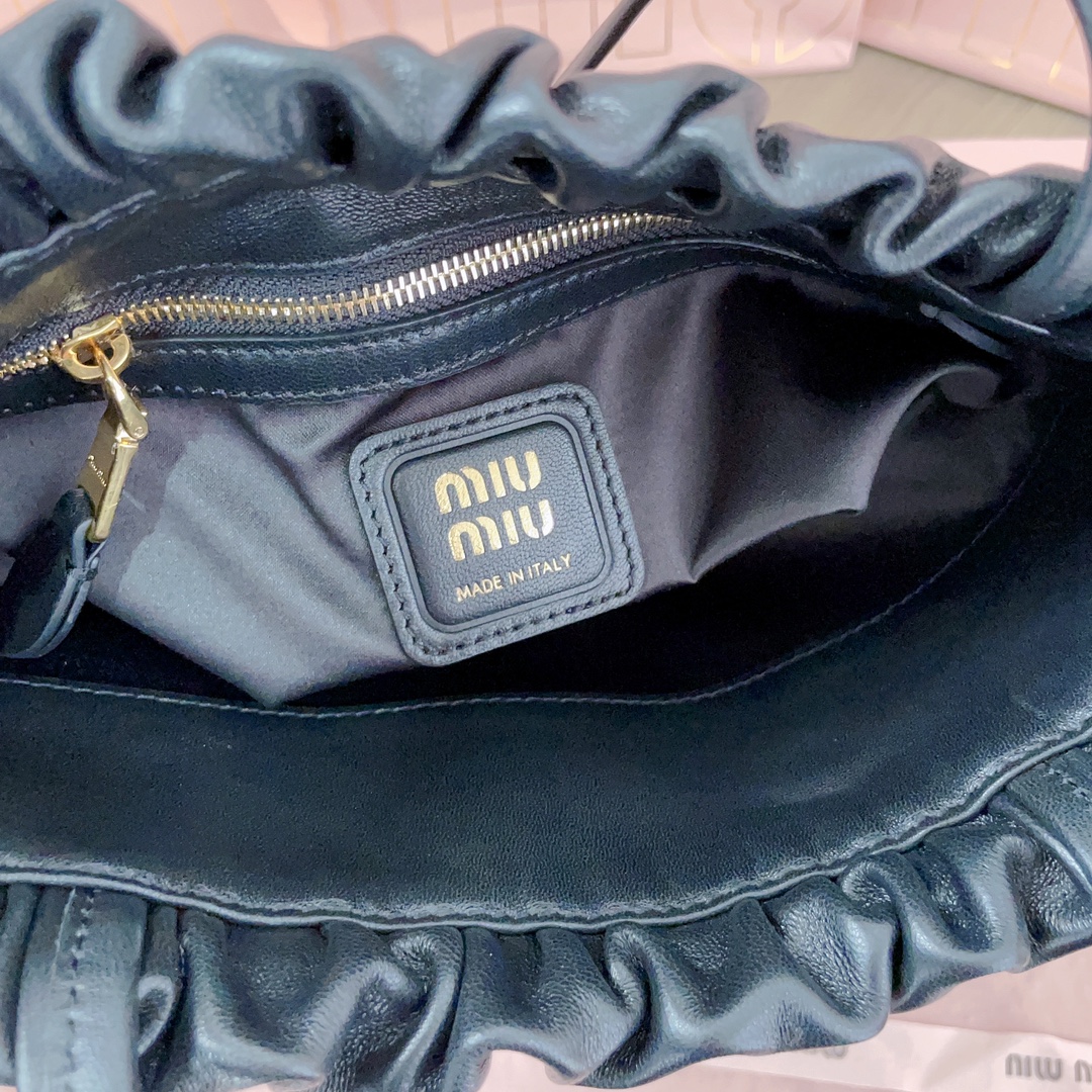 [TOP] Miu Miu Tote Bag with Tassel Drawstring Lambskin 28x31cm - Black