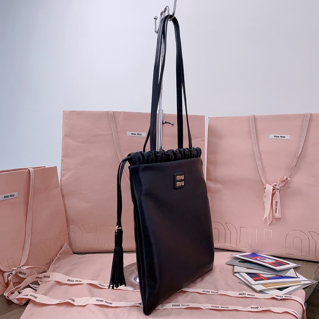 [TOP] Miu Miu Tote Bag with Tassel Drawstring Lambskin 28x31cm - Black
