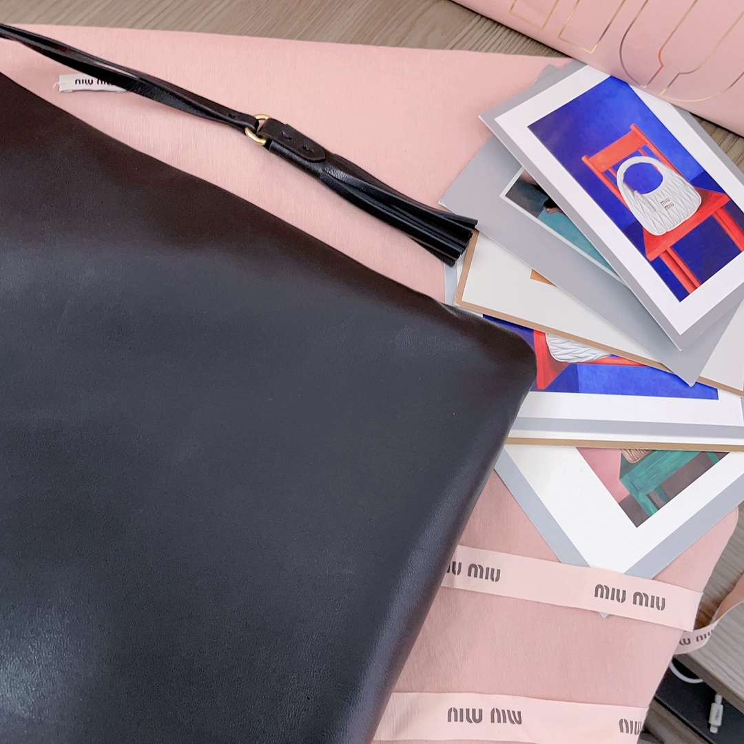 [TOP] Miu Miu Tote Bag with Tassel Drawstring Lambskin 28x31cm - Black